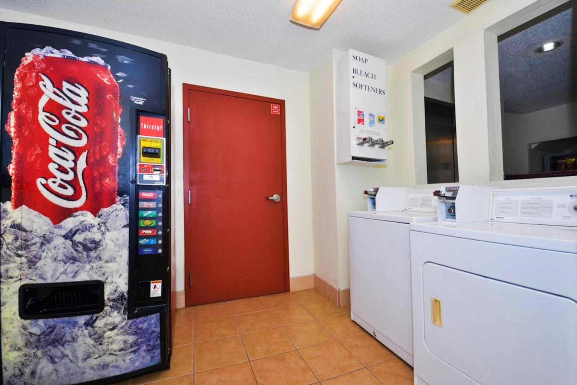 Super 8 by Wyndham Brunswick/St Simons Island Area photo 8