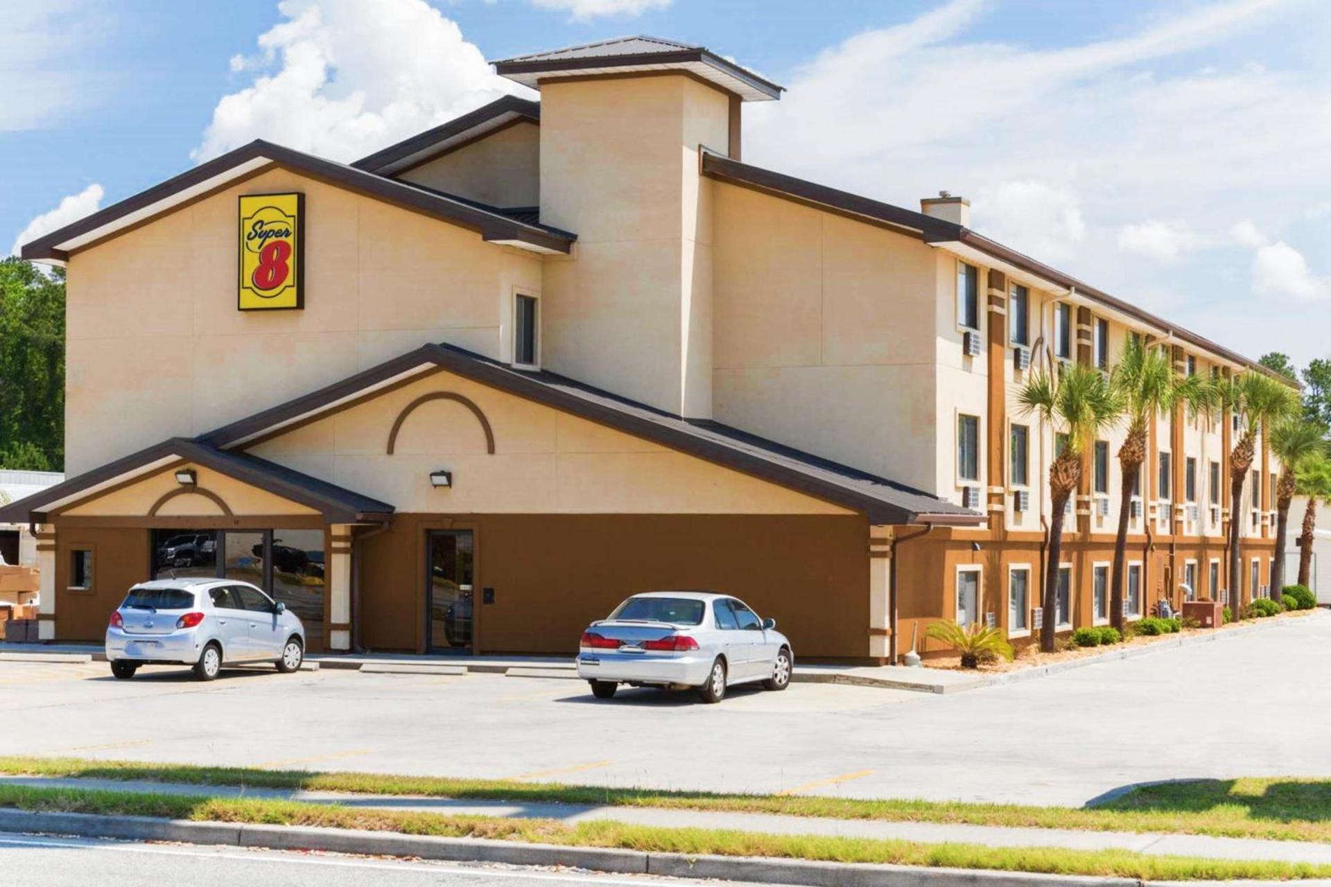 Super 8 by Wyndham Brunswick/St Simons Island Area photo 2