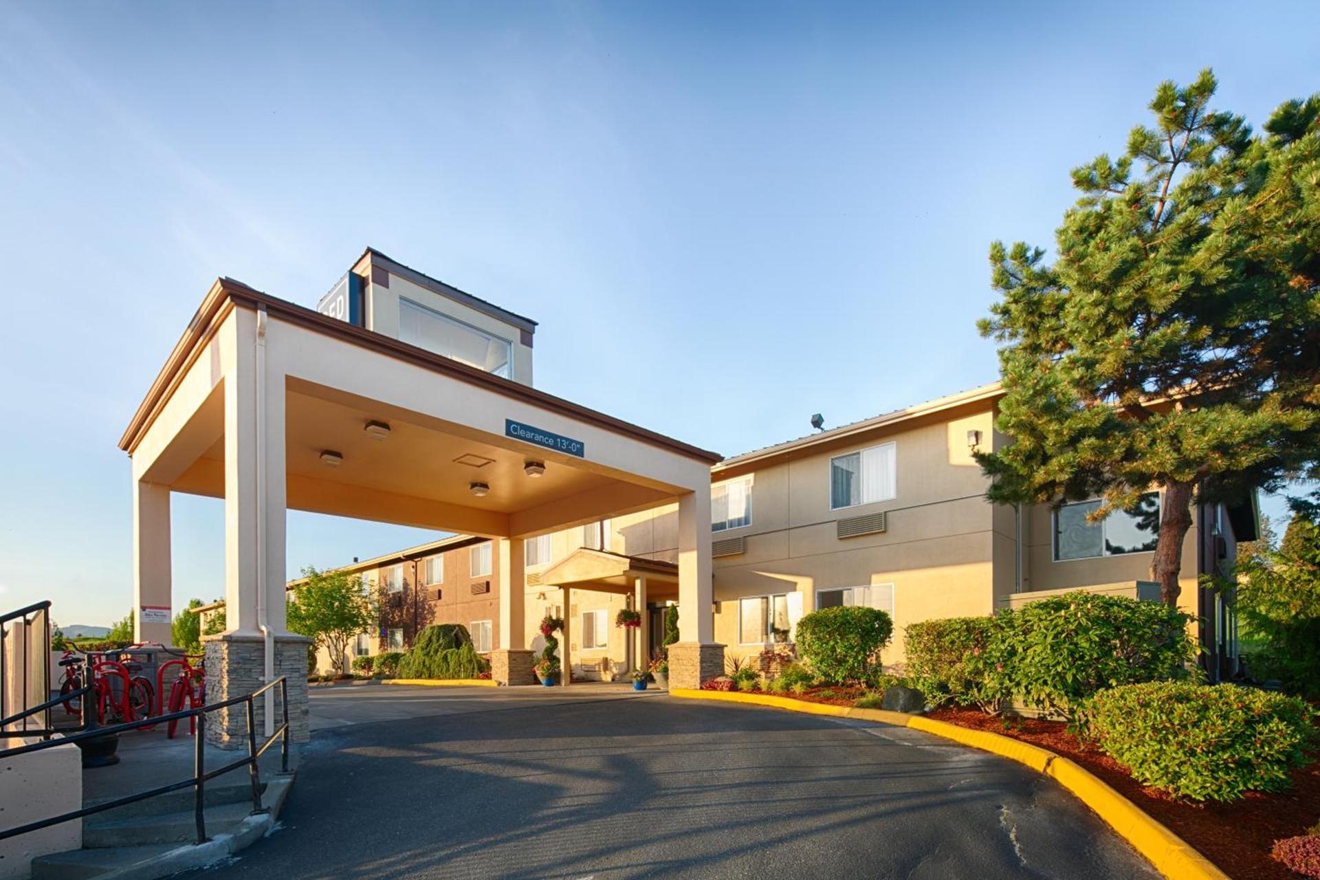 Red Lion Inn & Suites Sequim at Olympic National Park photo 2