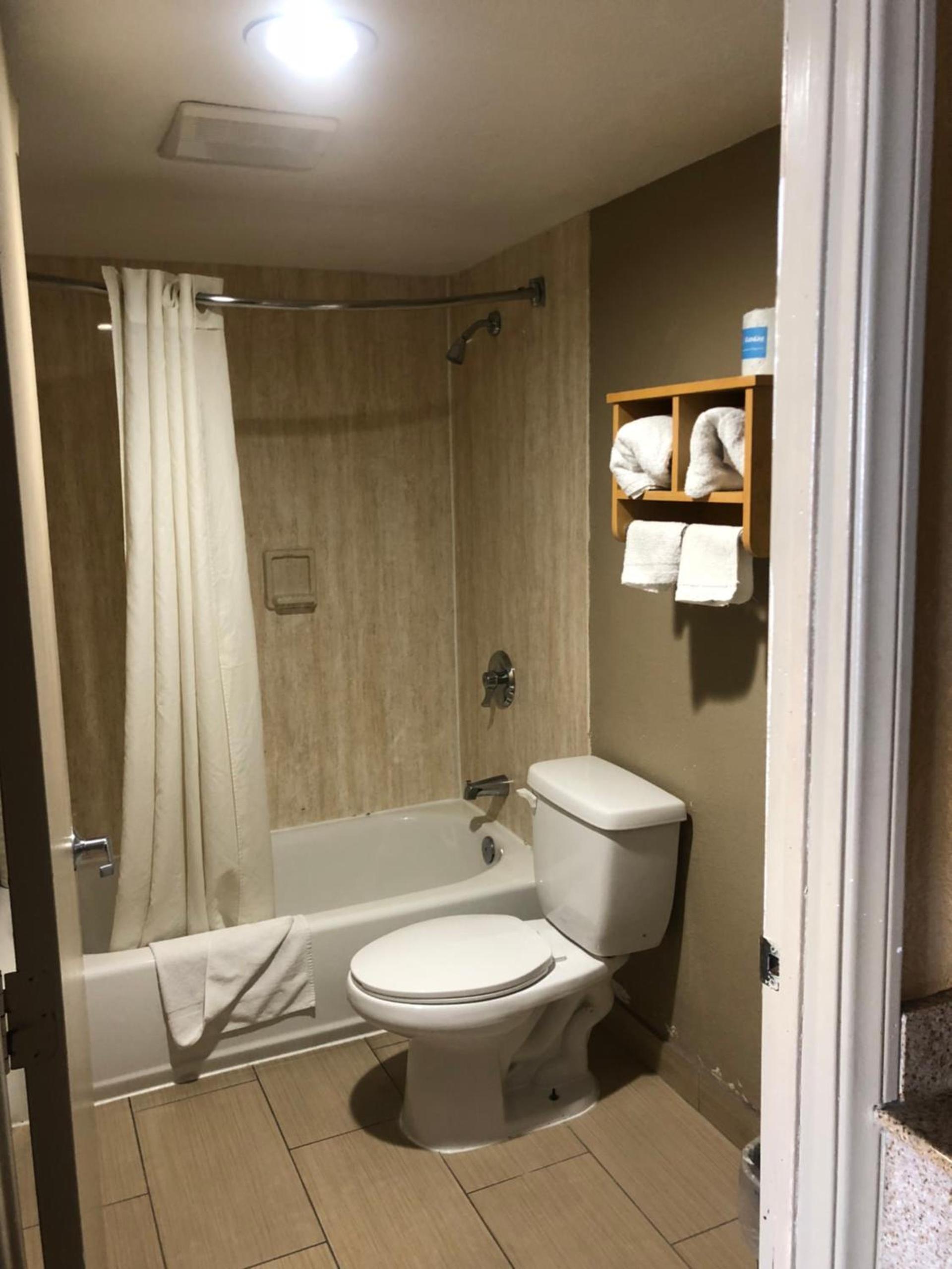 Northgate Motel photo 8