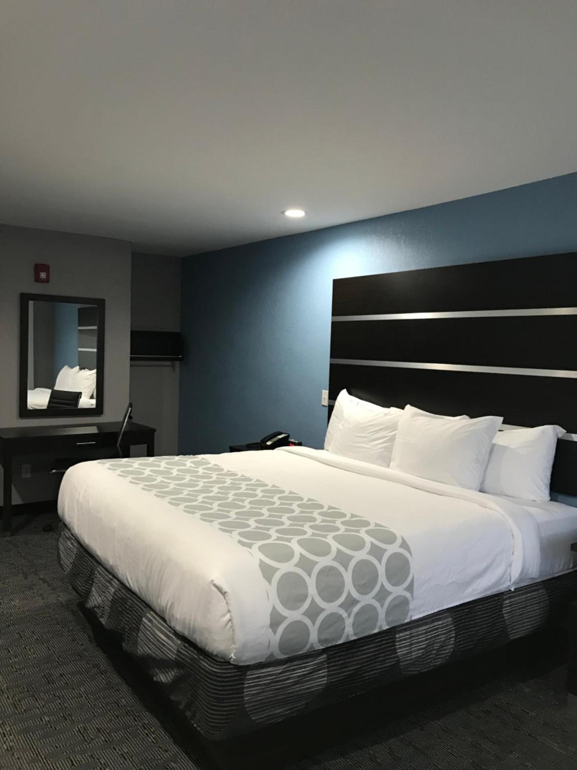 Rodeway Inn Calhoun South photo 15