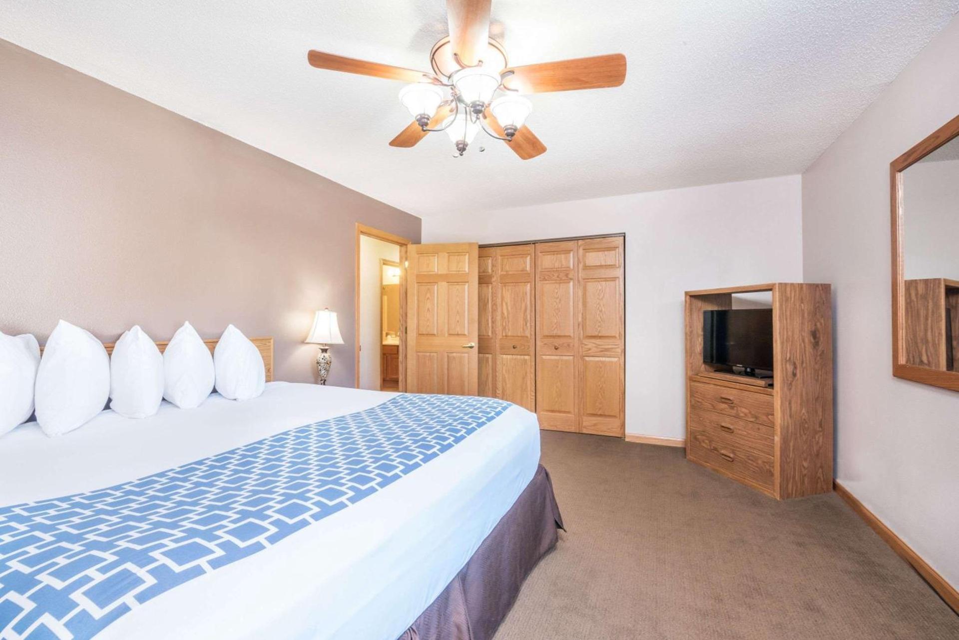 Days Inn by Wyndham Spearfish photo 11