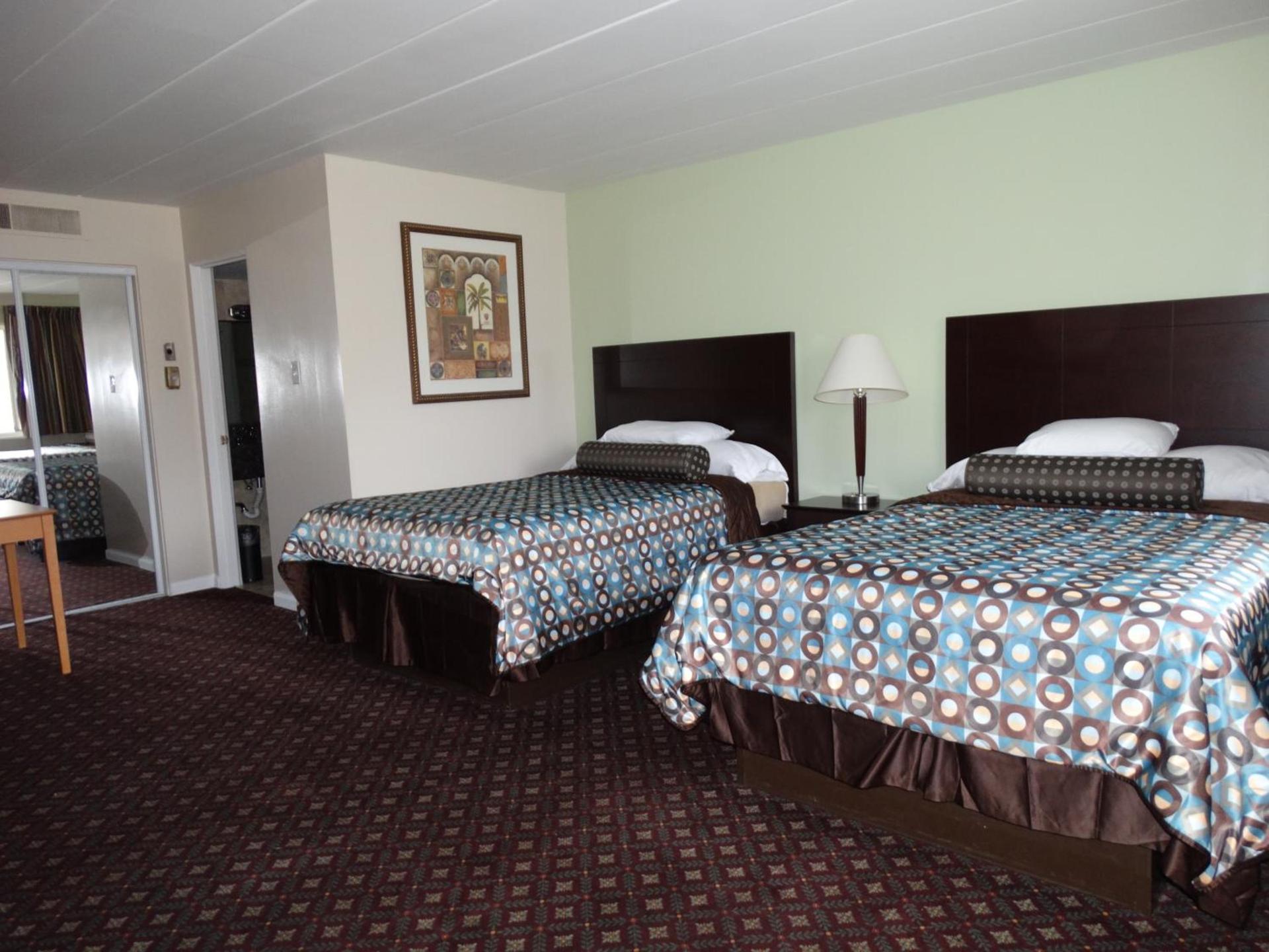 Colony Motel photo 6