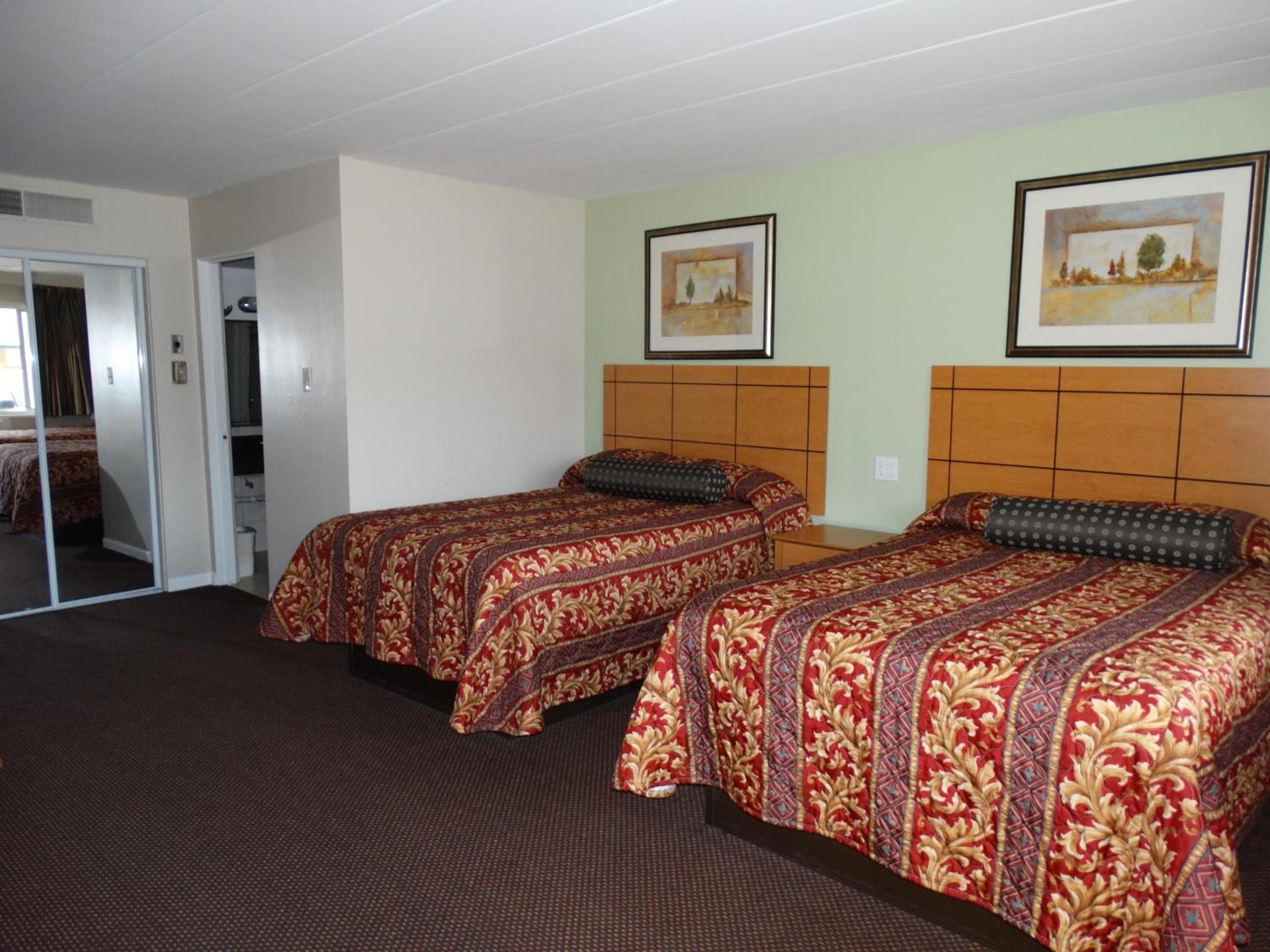 Colony Motel photo 7