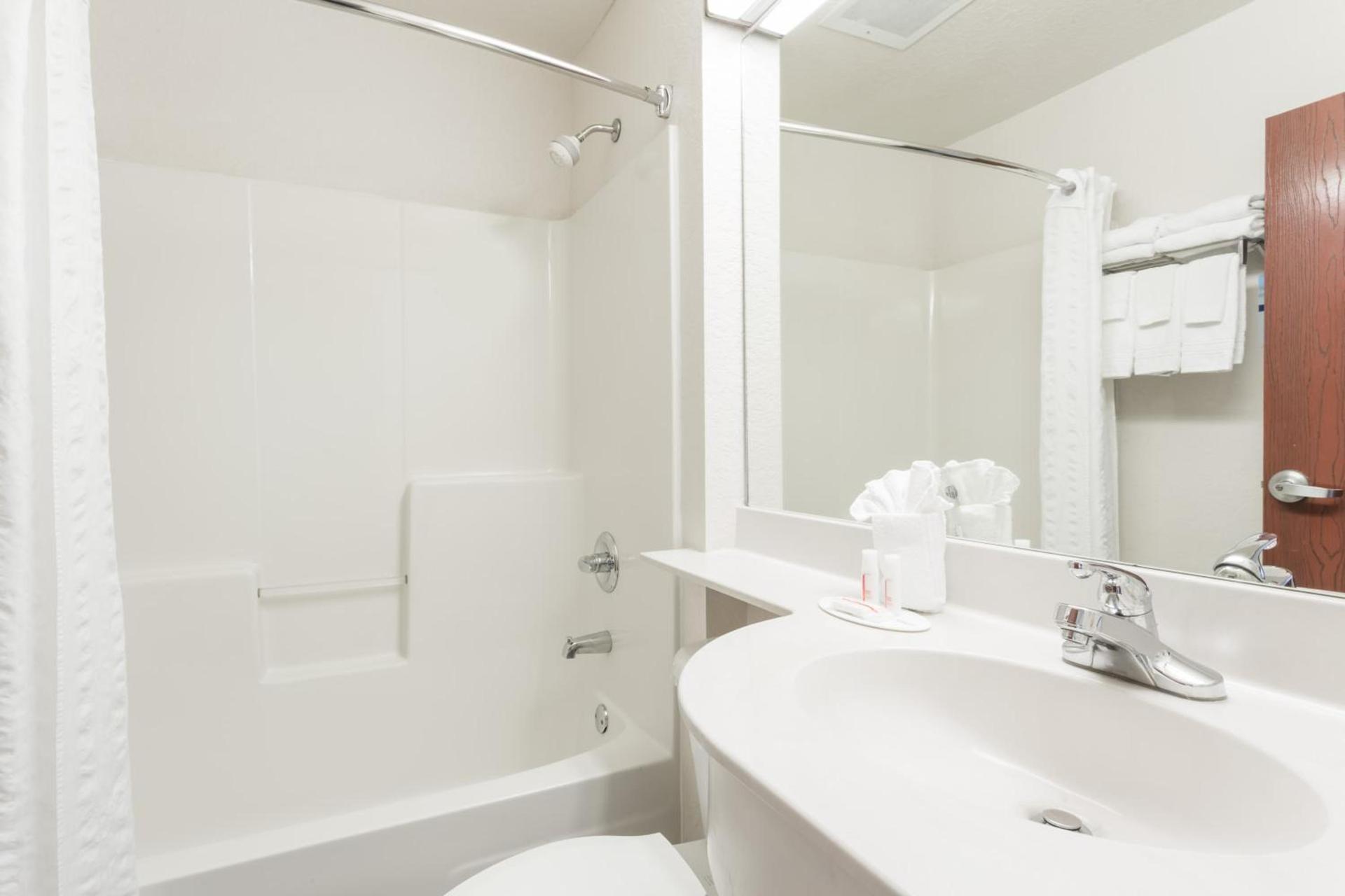 Microtel Inn & Suites Marianna photo 24