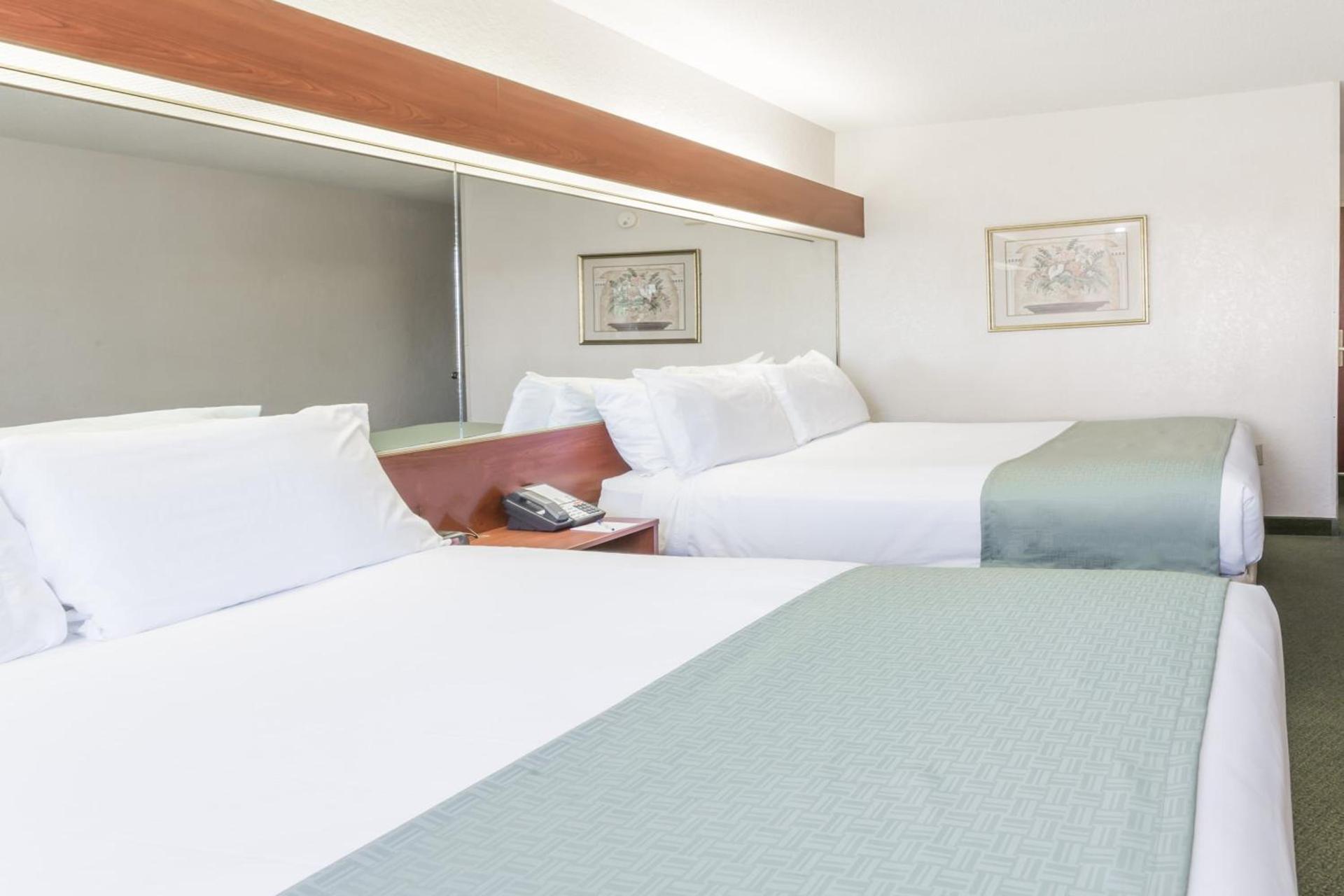 Microtel Inn & Suites Marianna photo 25