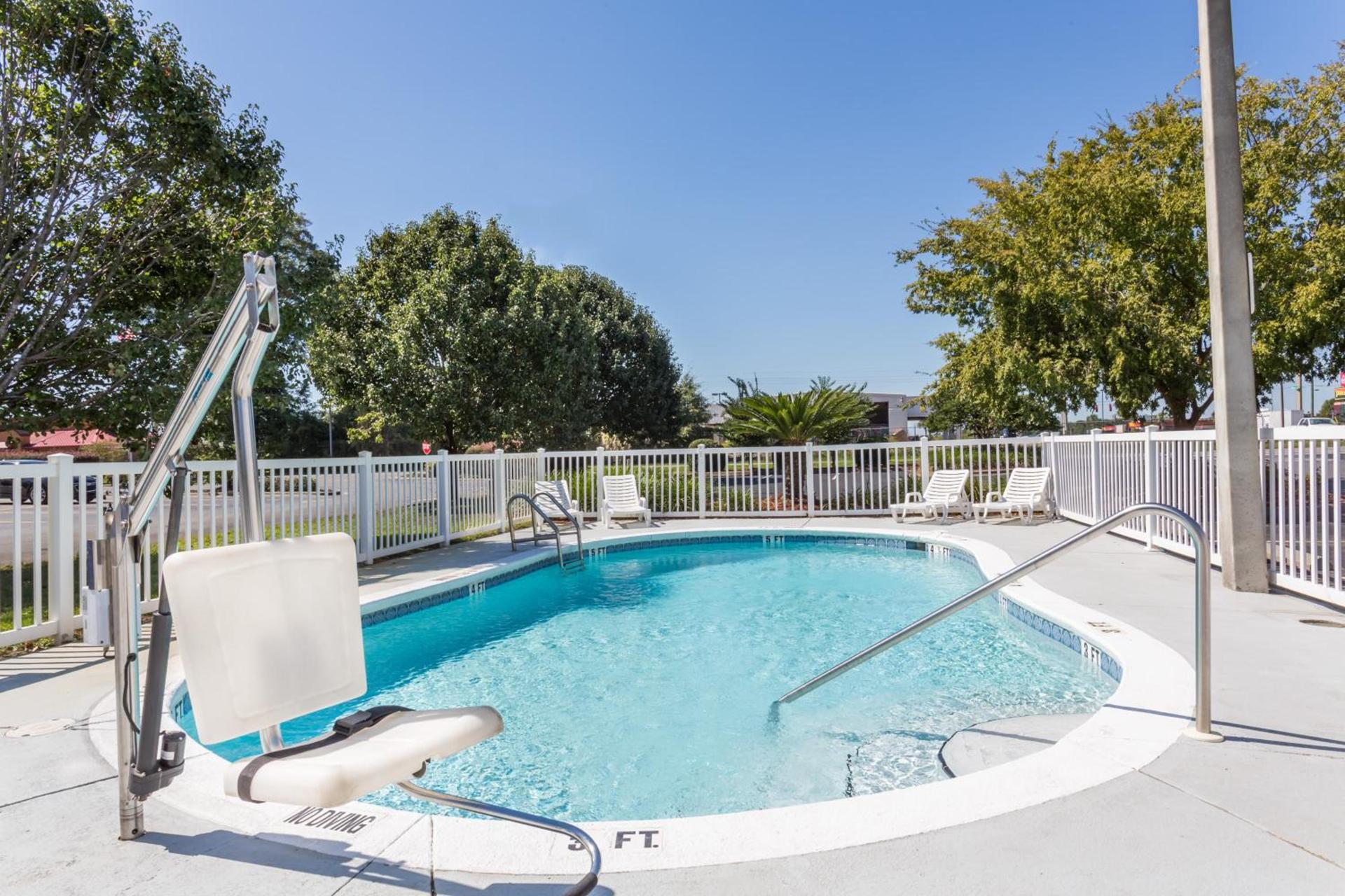 Microtel Inn & Suites Marianna photo 23
