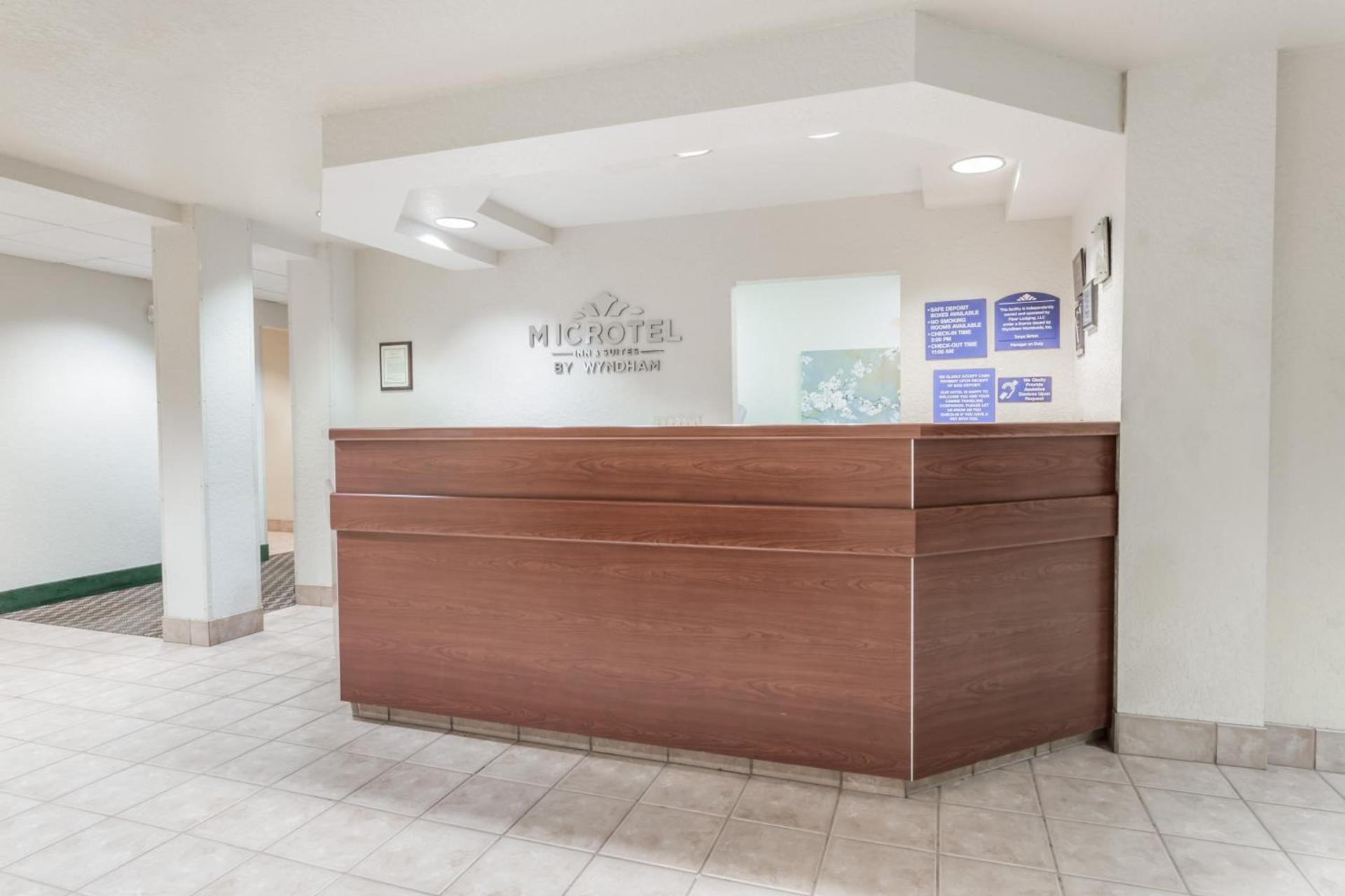 Microtel Inn & Suites Marianna photo 21