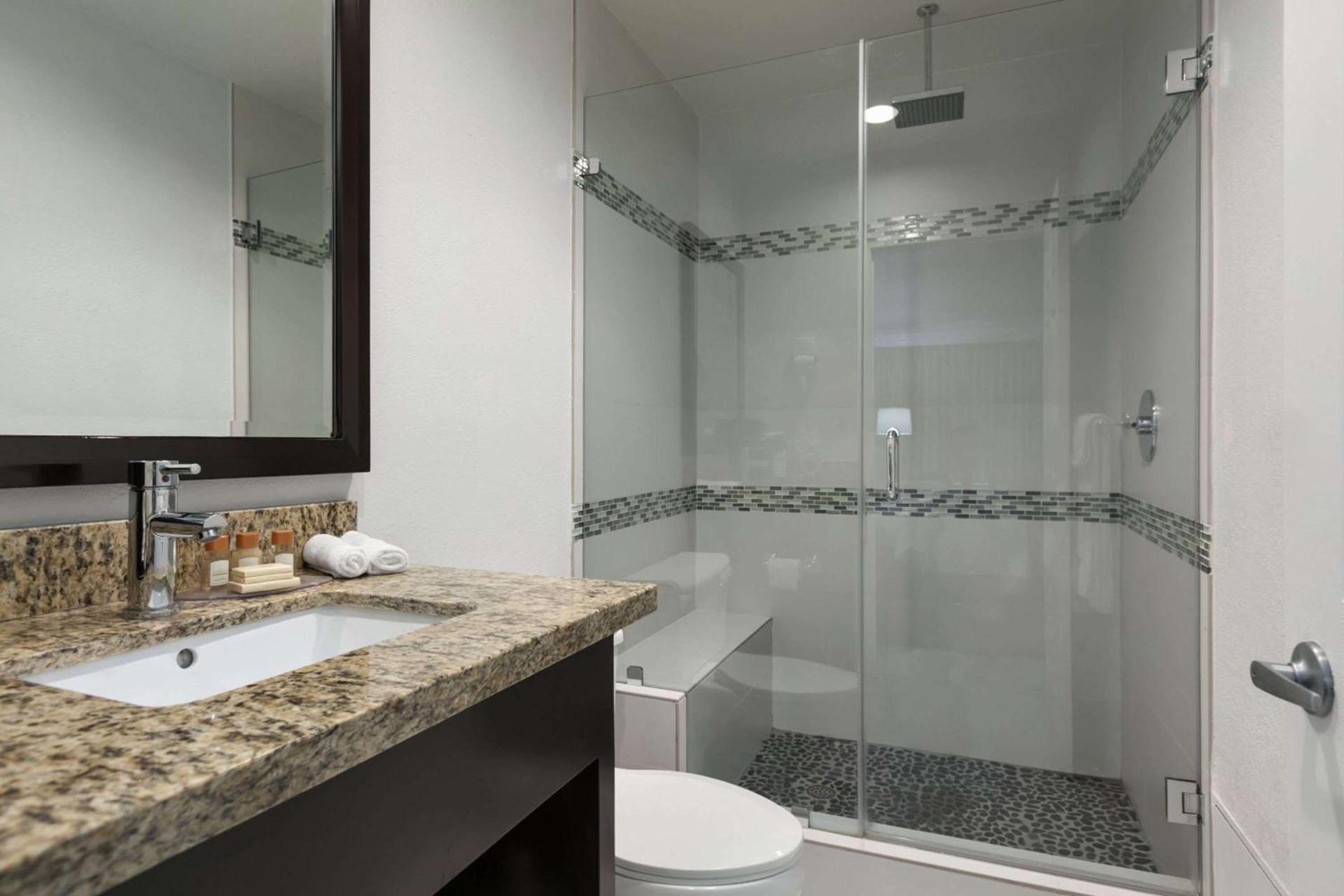 Days Inn by Wyndham Downey photo 8