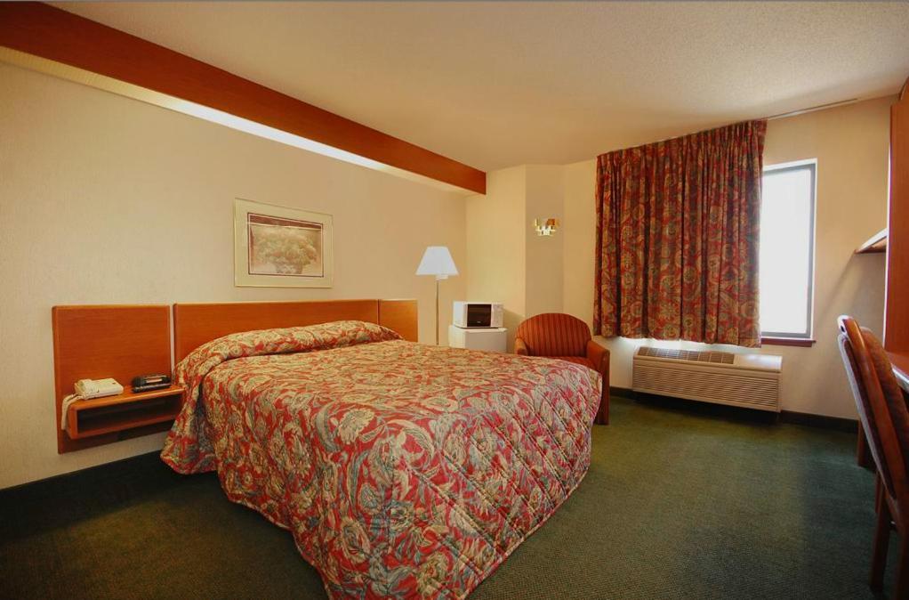 Syracuse Inn and Suites photo 20
