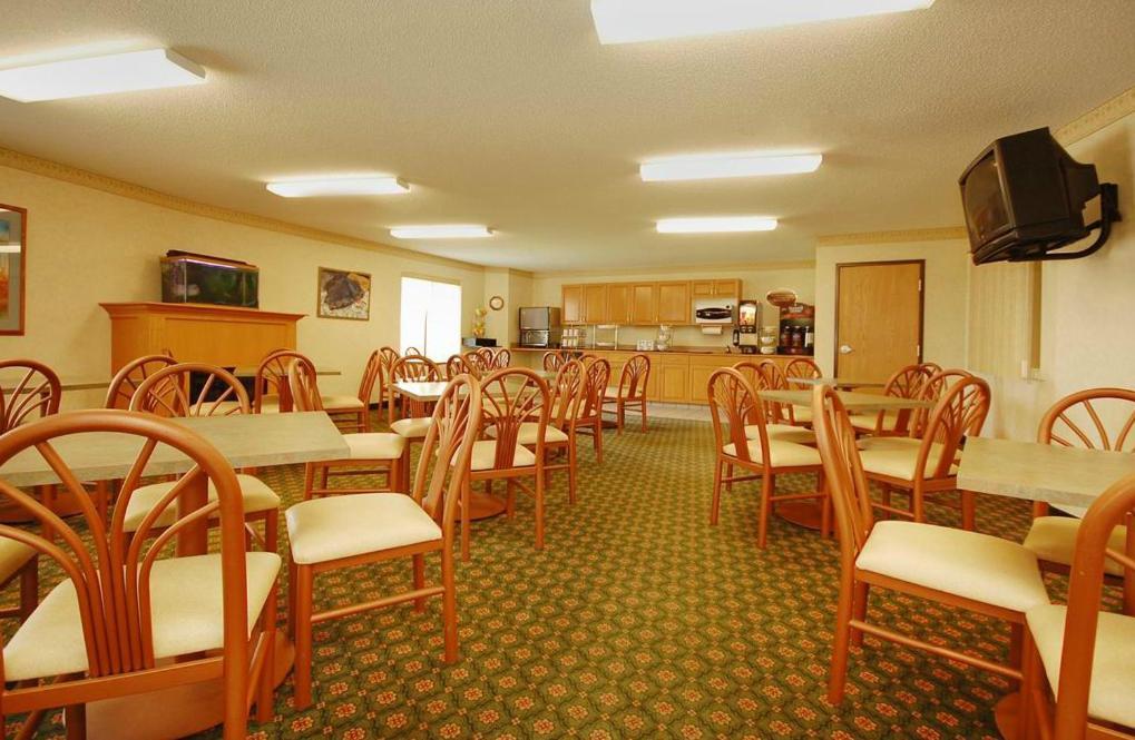 Syracuse Inn and Suites photo 22