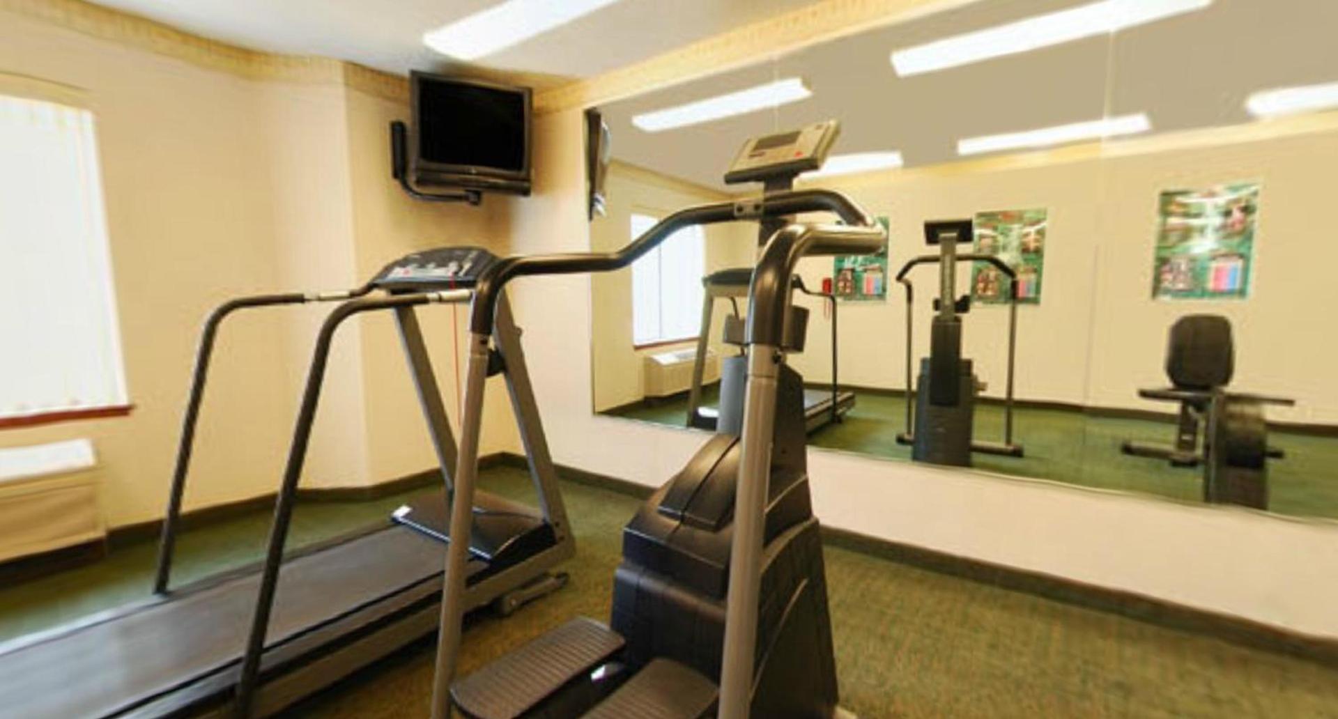 Syracuse Inn and Suites photo 23