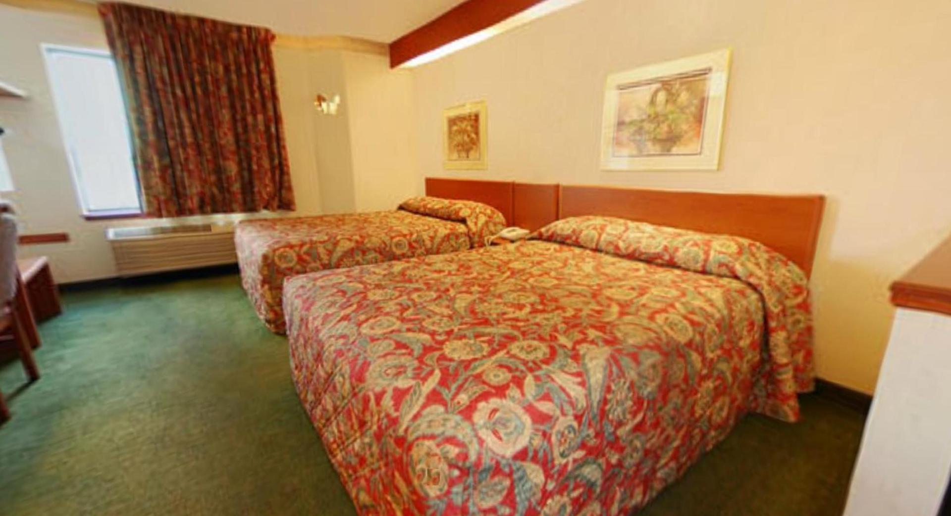 Syracuse Inn and Suites photo 14