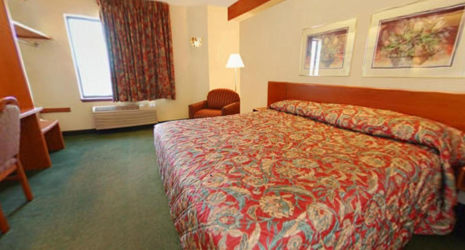 Syracuse Inn and Suites photo 18
