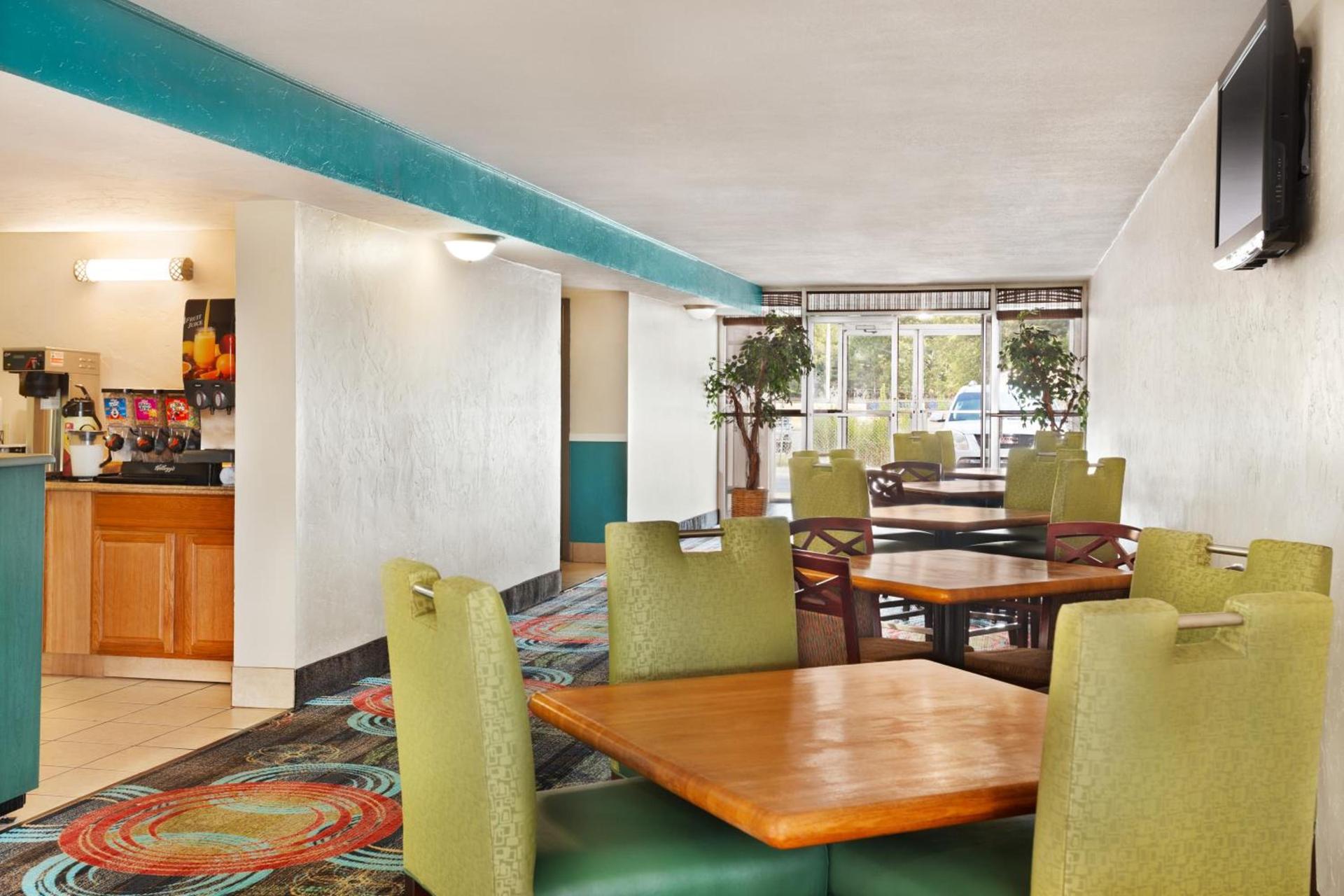 Quality Inn Little Rock on I-30 Near Littlerock airport photo 10