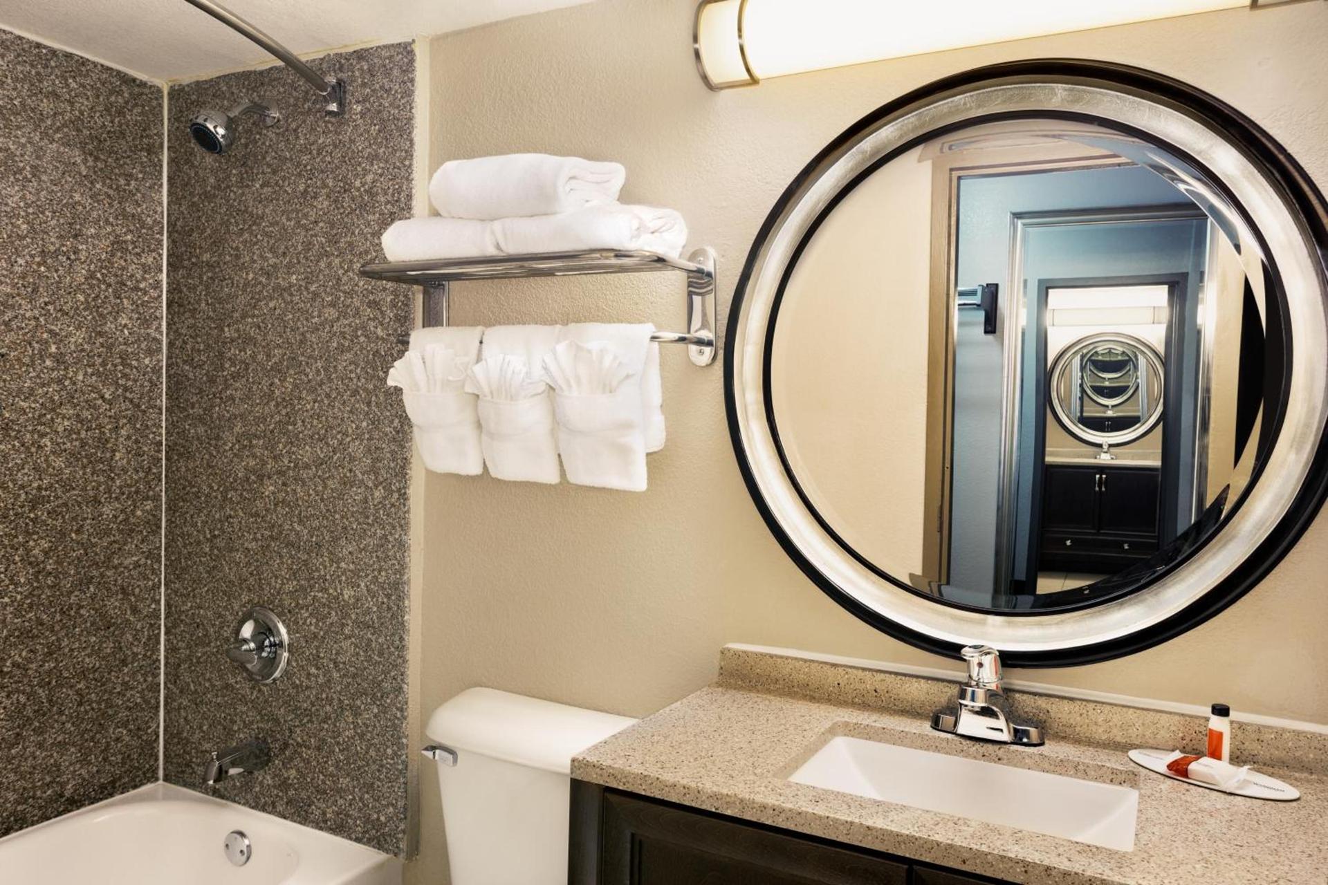 Quality Inn Little Rock on I-30 Near Littlerock airport photo 9