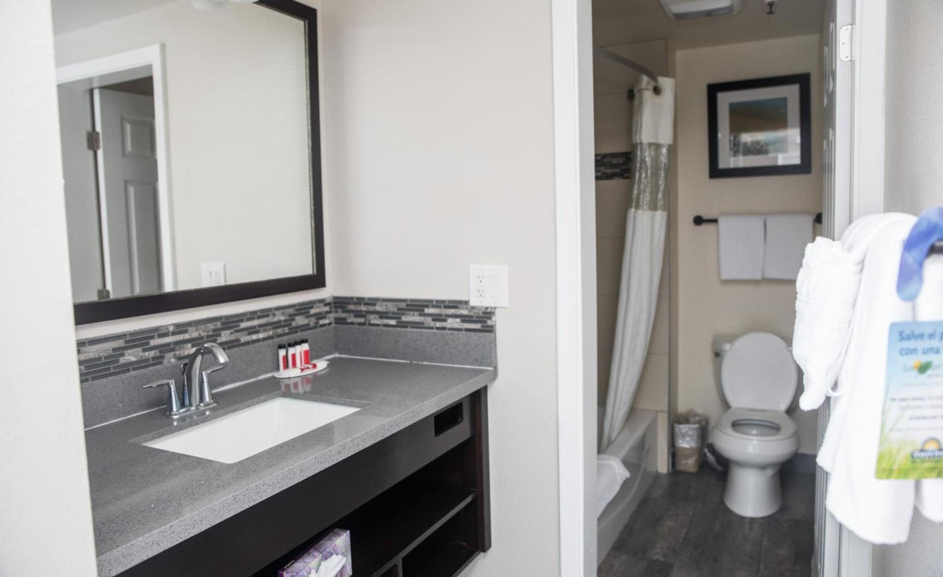 Days Inn by Wyndham Monterey Downtown photo 44