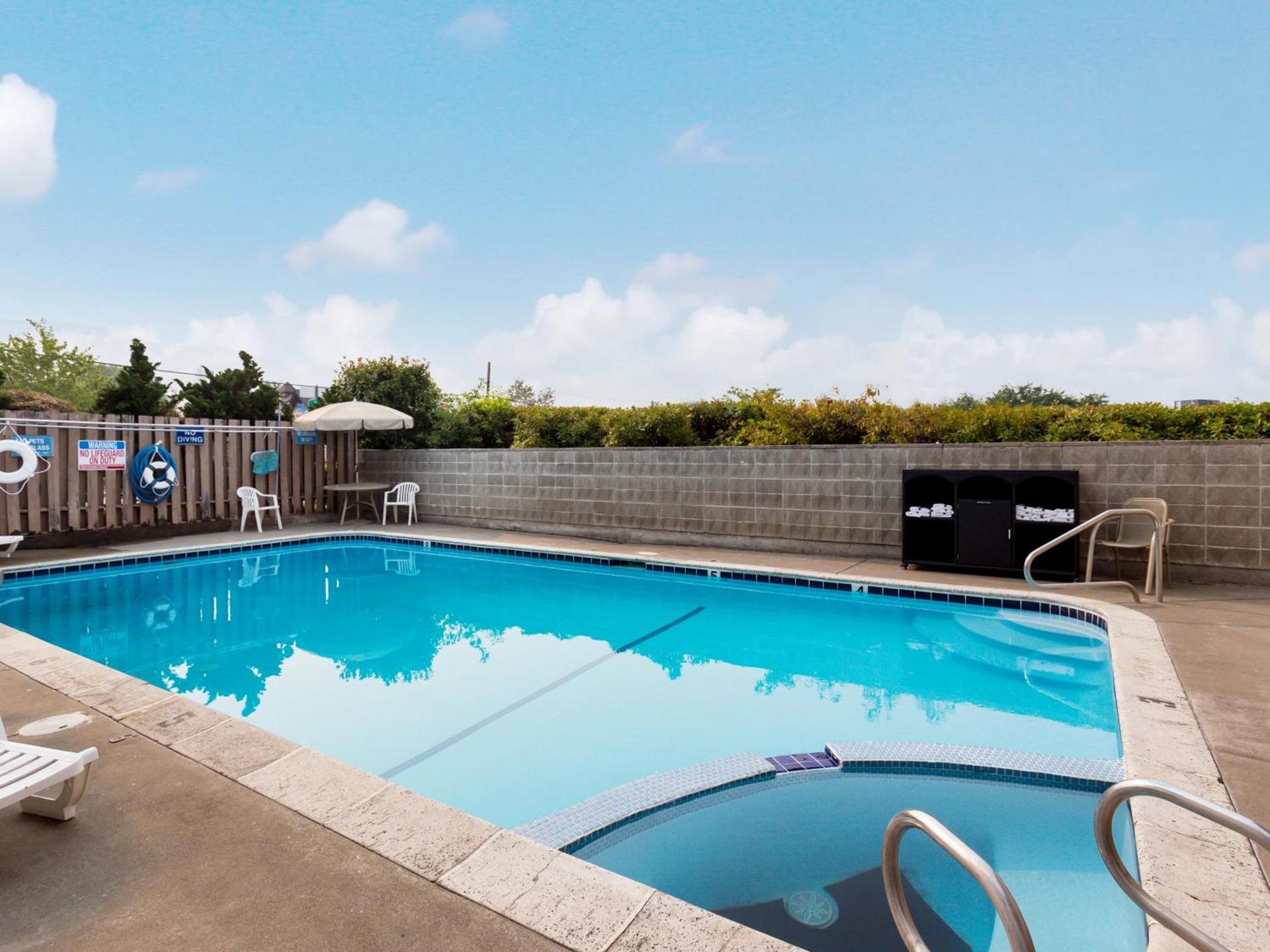 Red Lion Inn & Suites Grants Pass photo 6