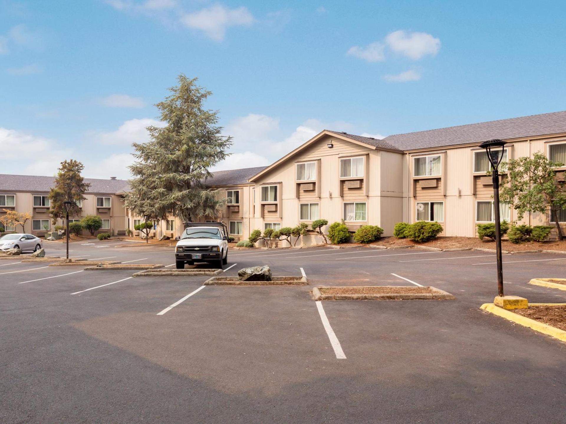 Red Lion Inn & Suites Grants Pass photo 15