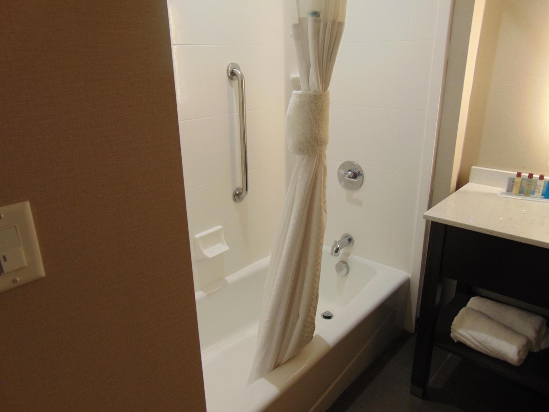 Wingate by Wyndham Lubbock photo 18