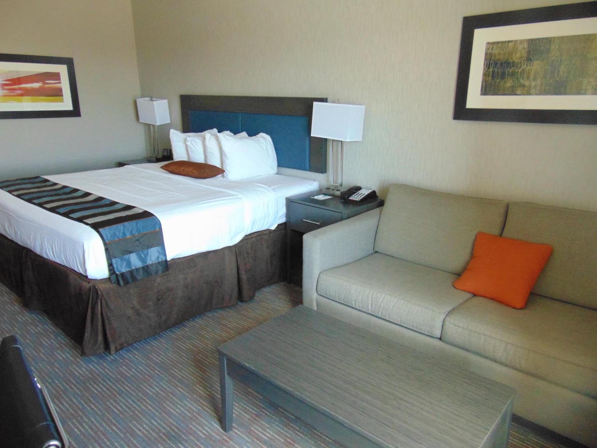 Wingate by Wyndham Lubbock photo 14