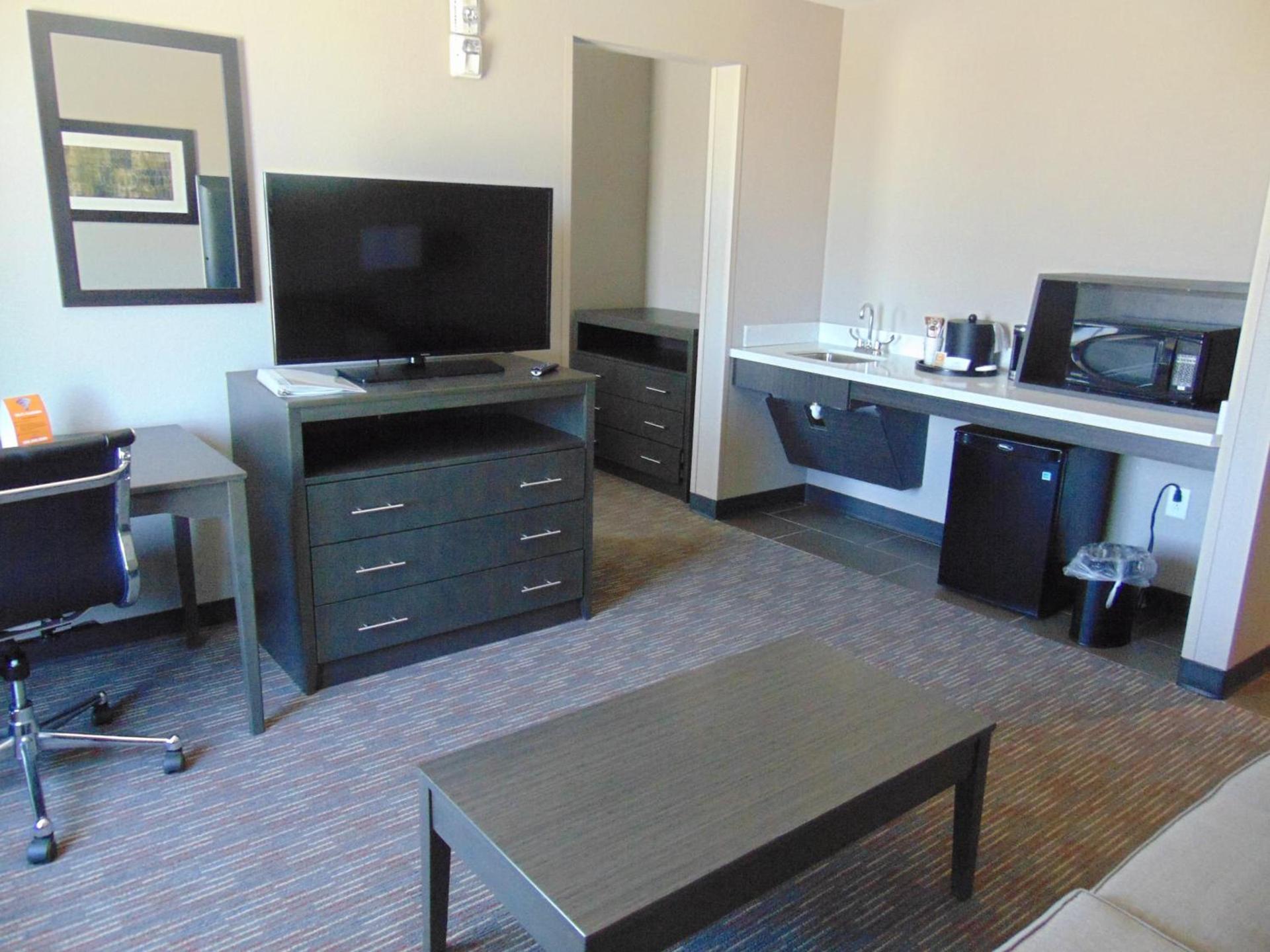 Wingate by Wyndham Lubbock photo 13