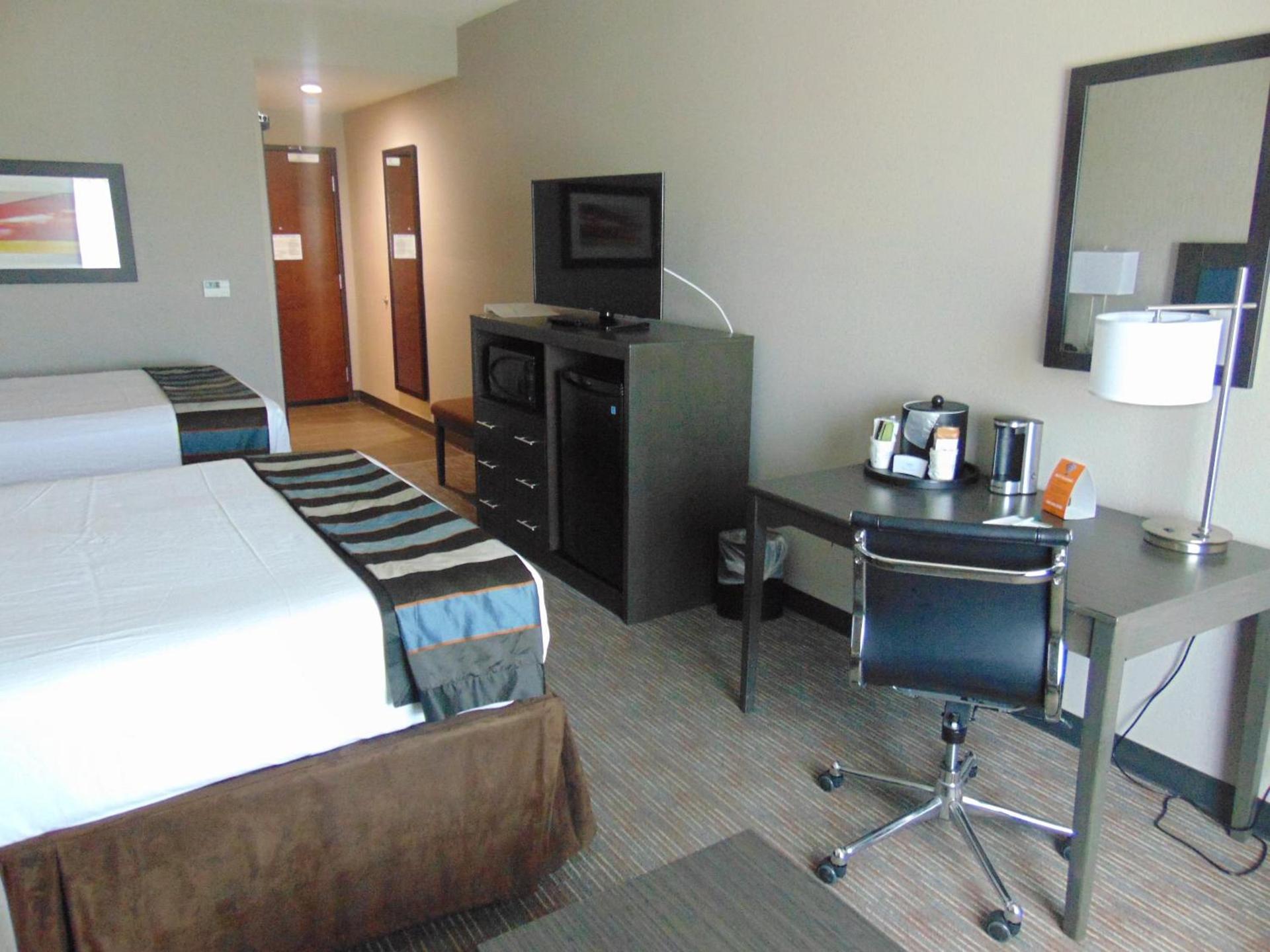 Wingate by Wyndham Lubbock photo 9