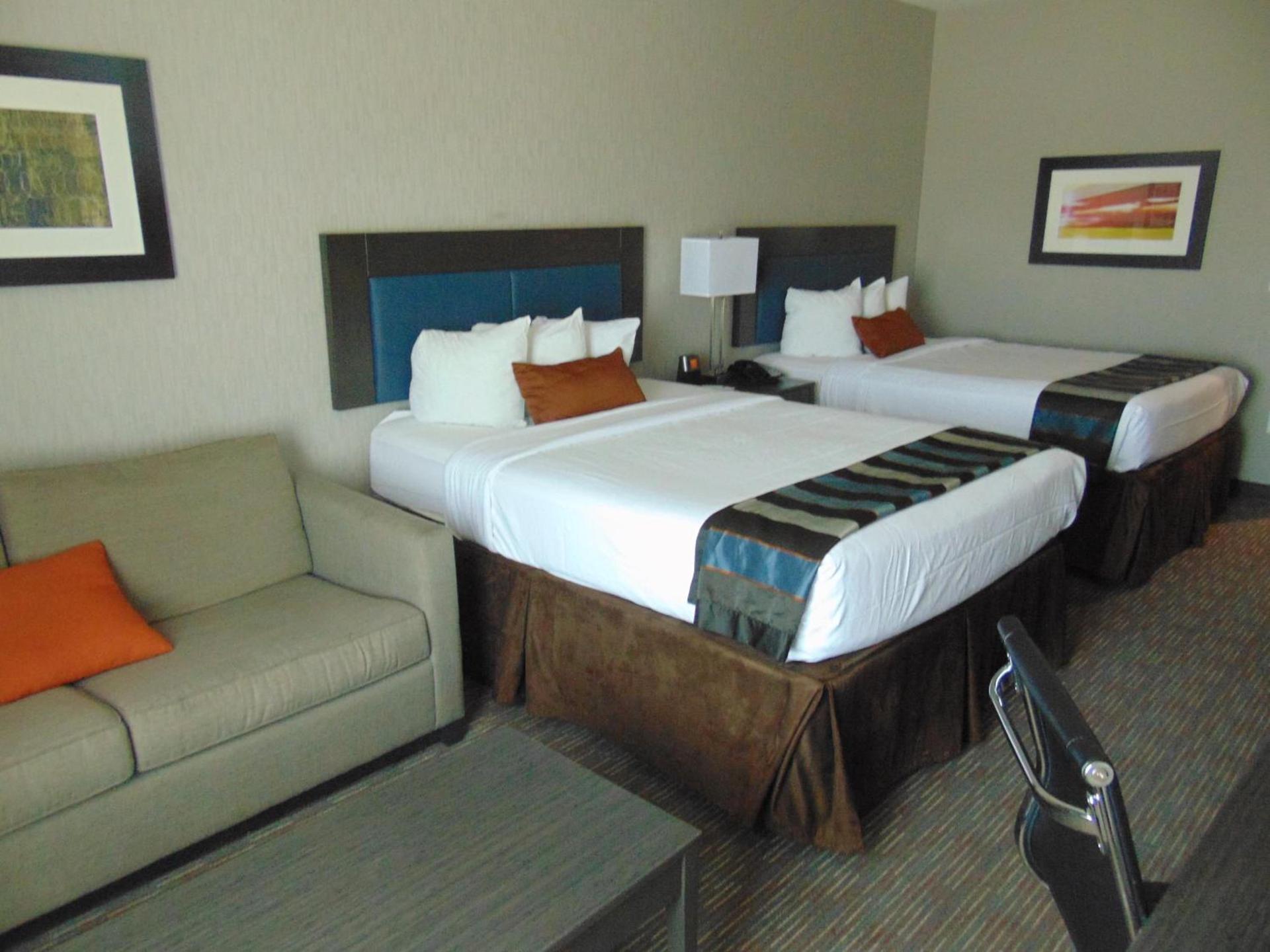 Wingate by Wyndham Lubbock photo 2