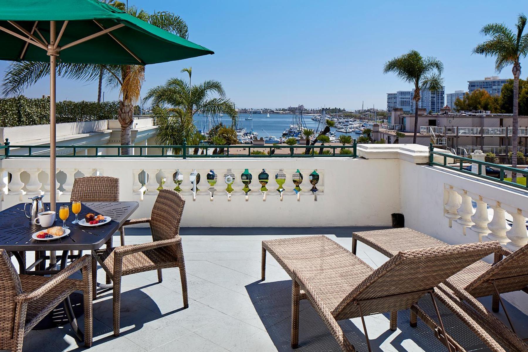 Glorietta Bay Inn photo 12