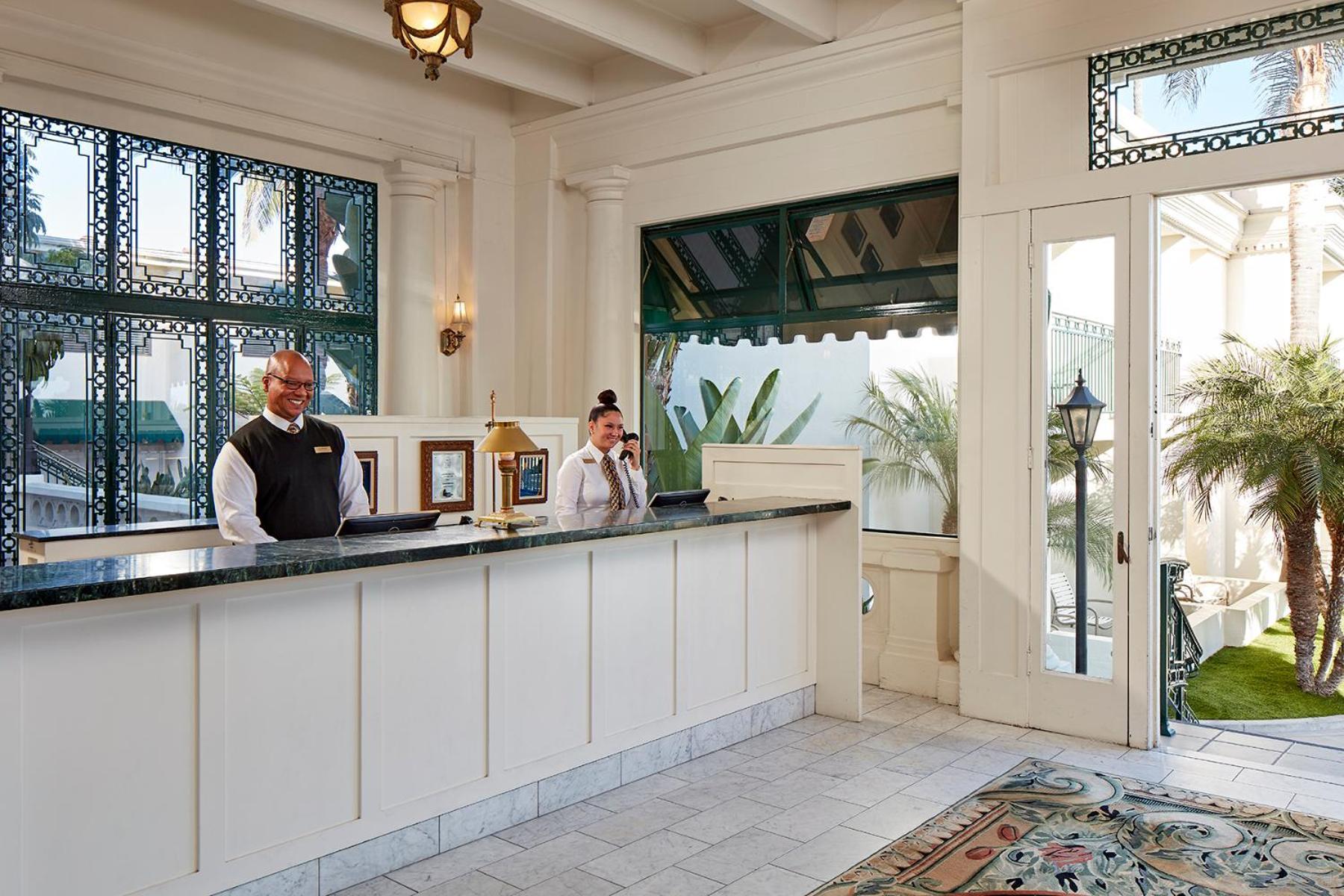 Glorietta Bay Inn photo 9