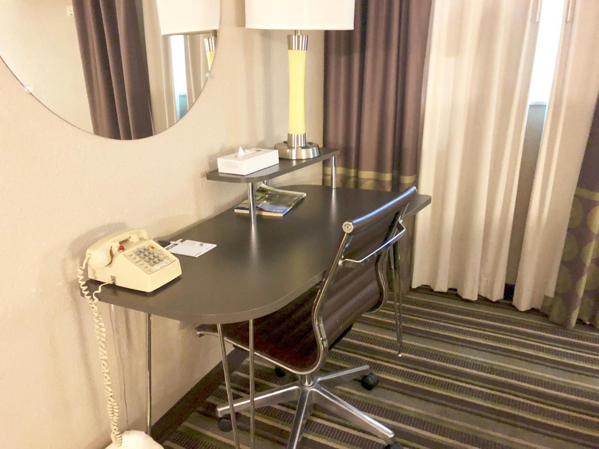 Super 8 by Wyndham Pocatello photo 14