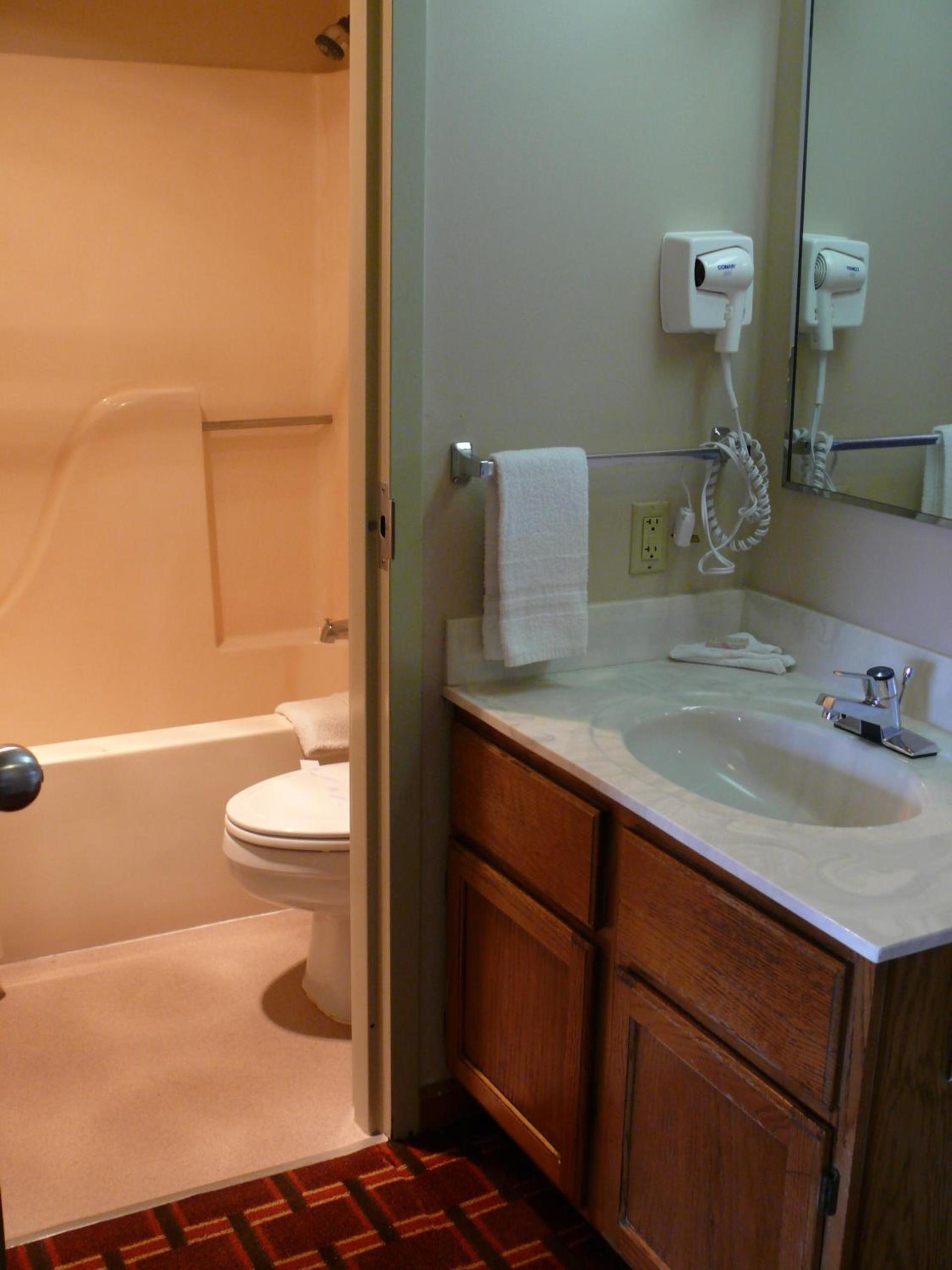 The Woodridge Inn photo 4