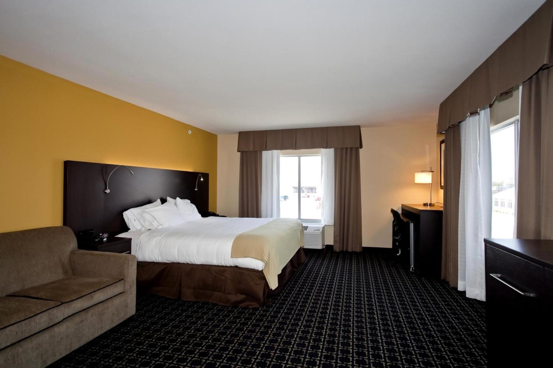 Holiday Inn Express Newton by IHG photo 9