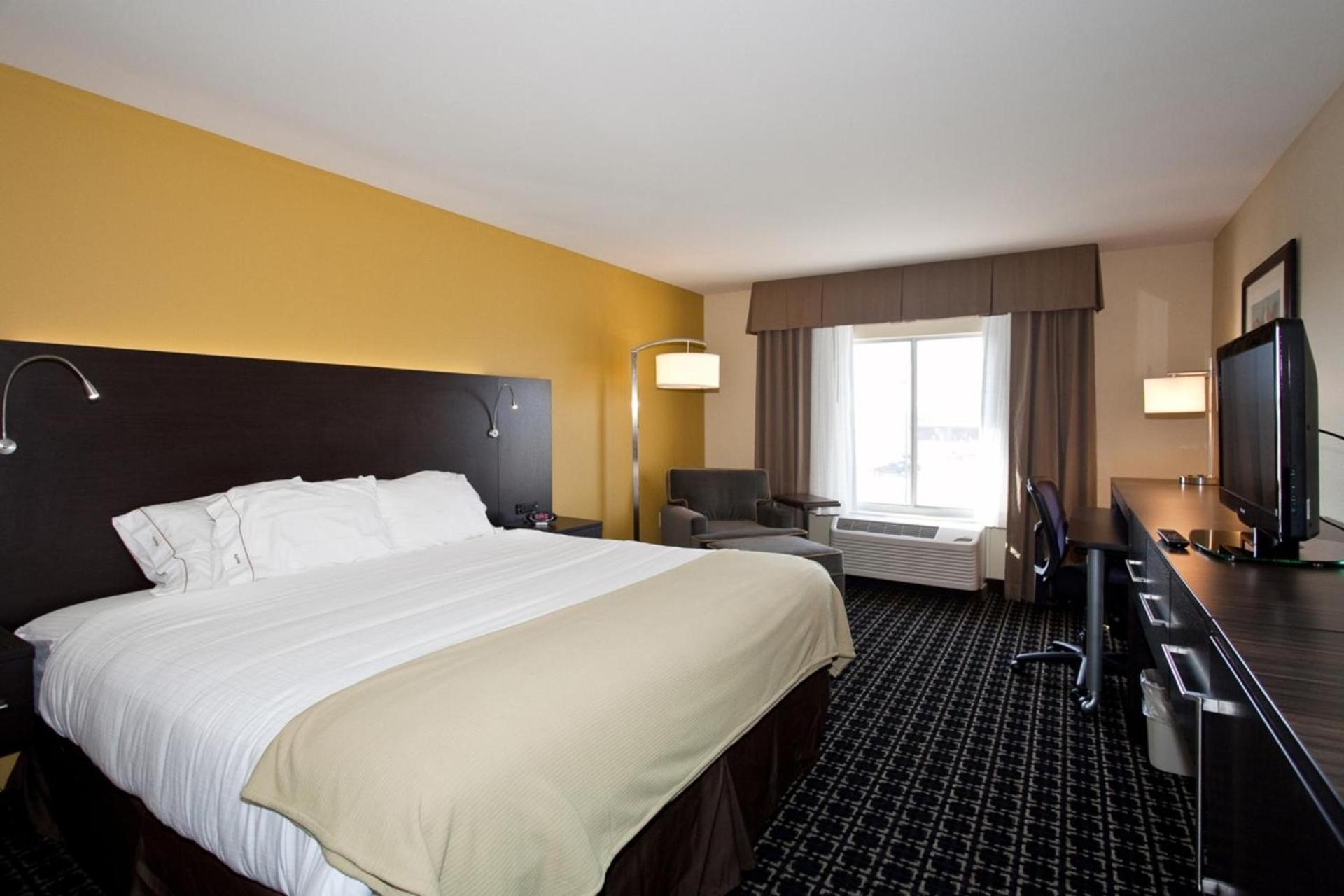 Holiday Inn Express Newton by IHG photo 10