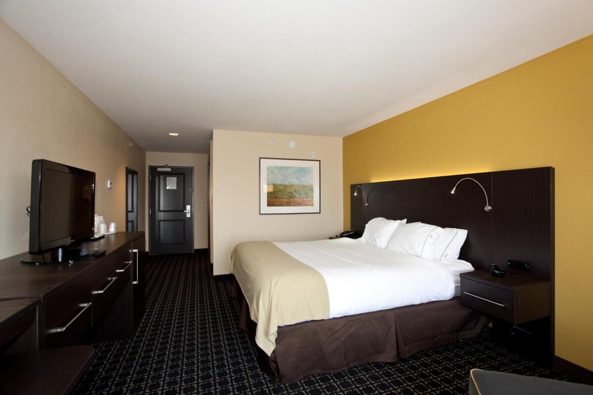 Holiday Inn Express Newton by IHG photo 2
