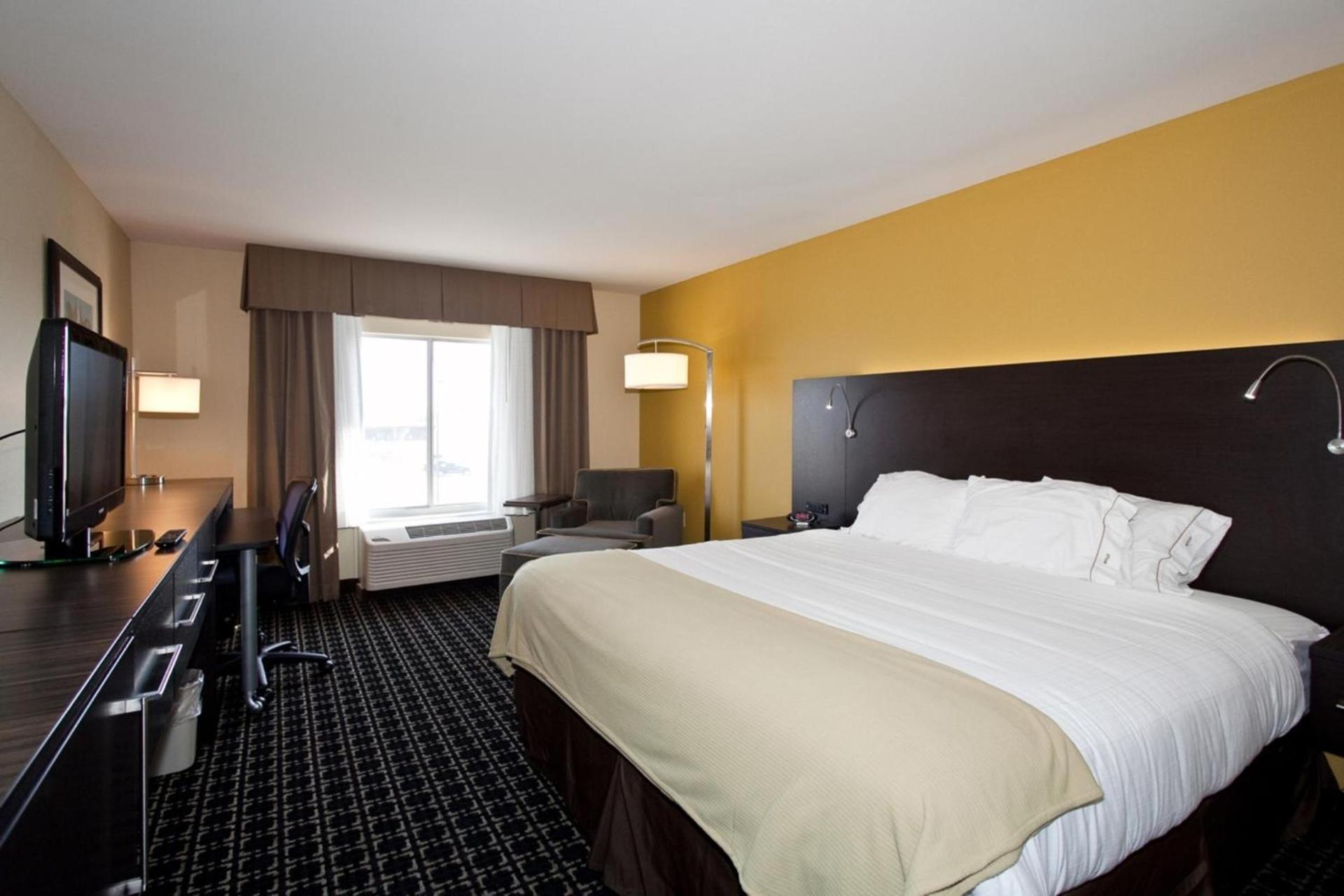 Holiday Inn Express Newton by IHG photo 7