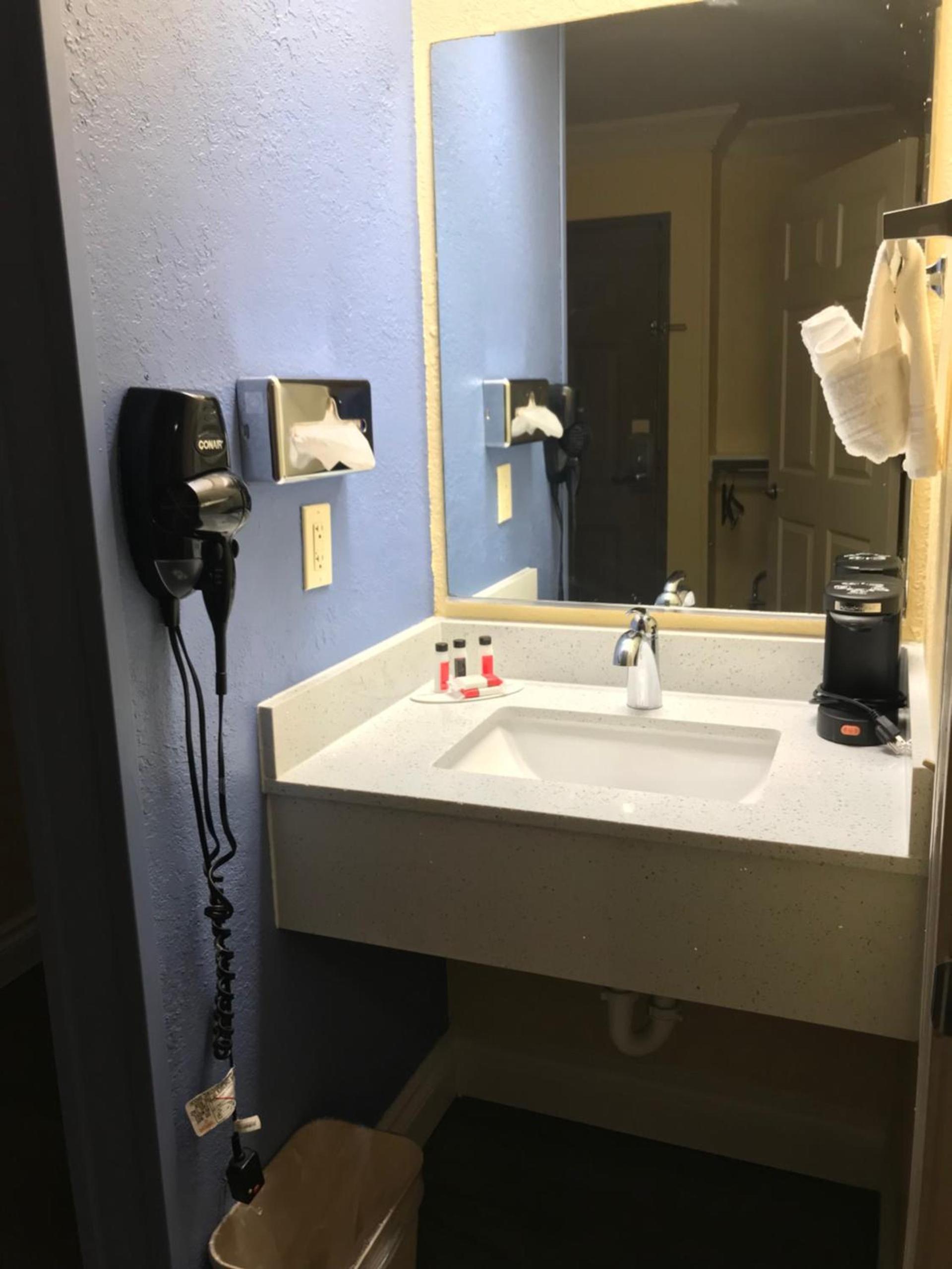 Days Inn by Wyndham San Antonio Airport photo 22