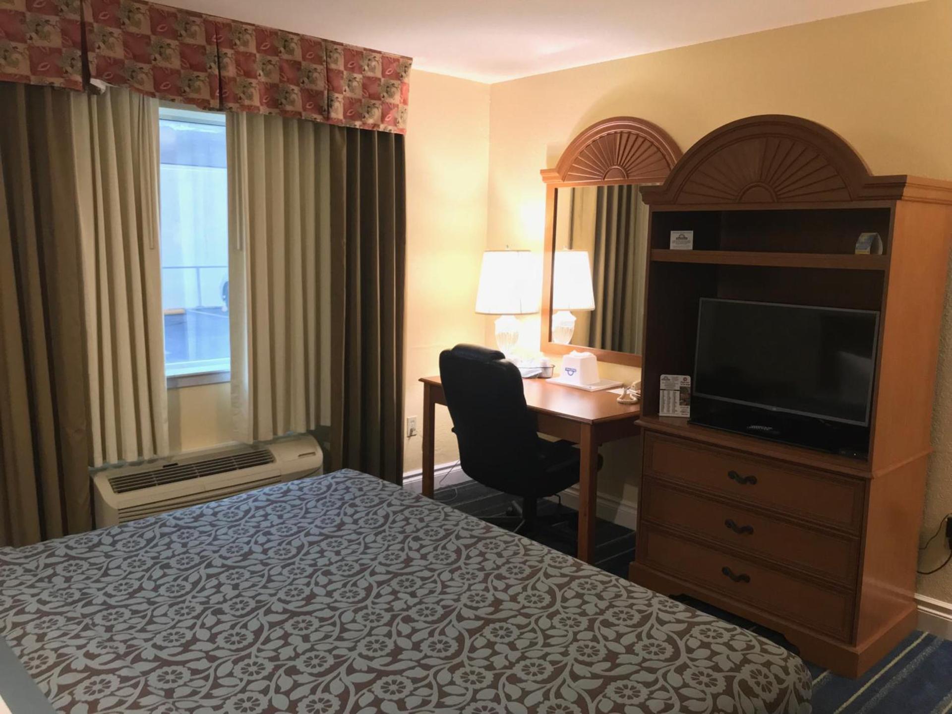 Days Inn by Wyndham San Antonio Airport photo 20