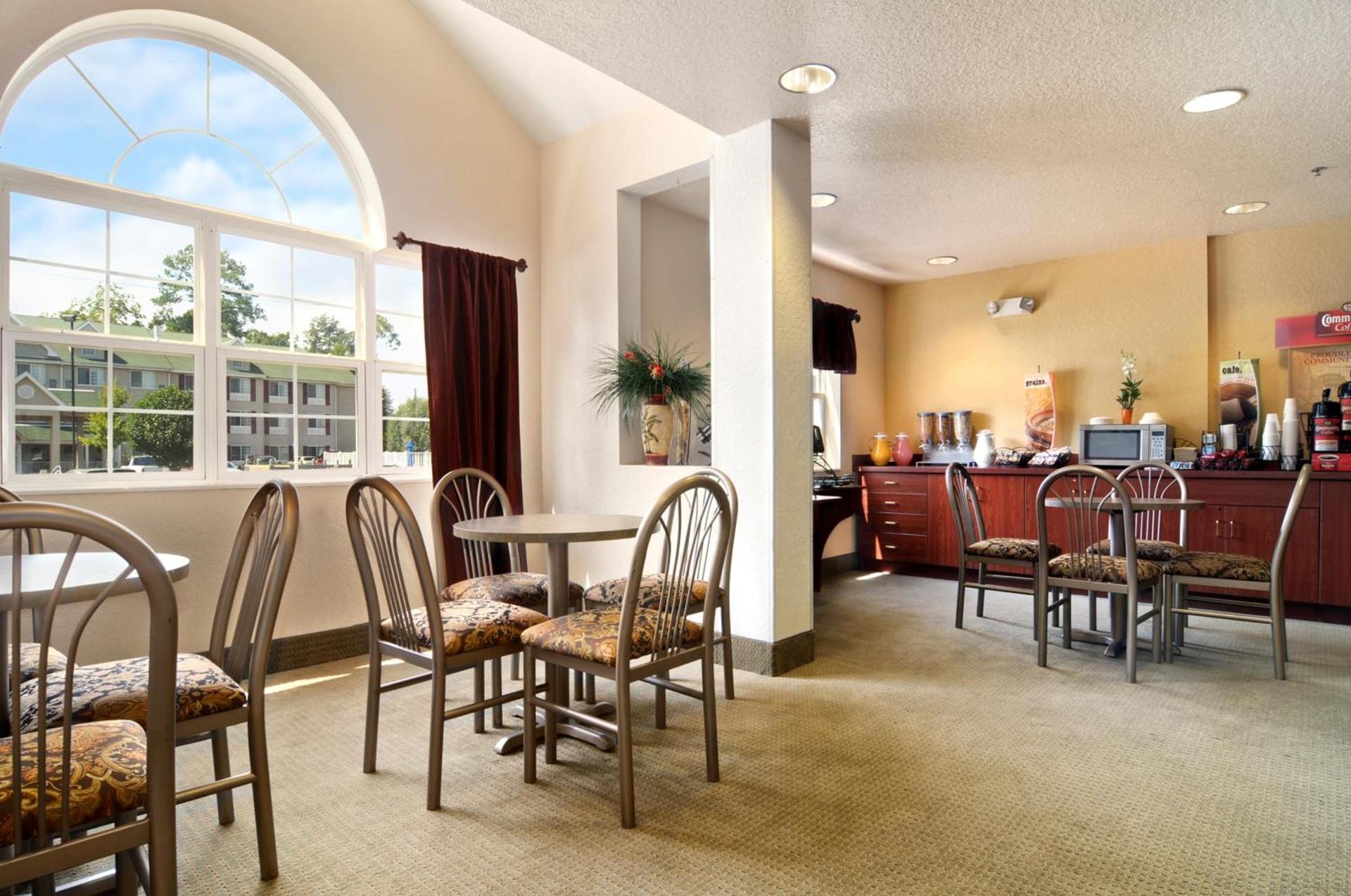 Microtel Inn & Suites Marianna photo 17