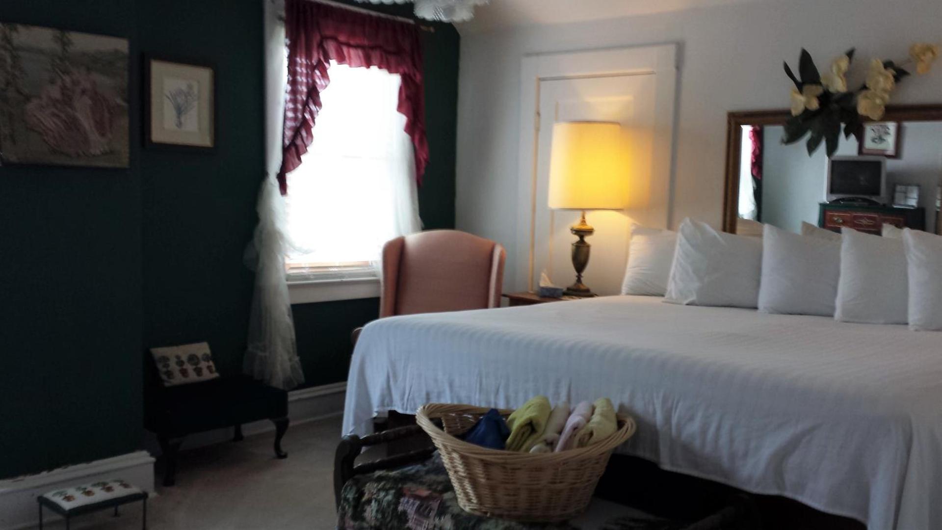 Harbor Haus Inn & Suites photo 10