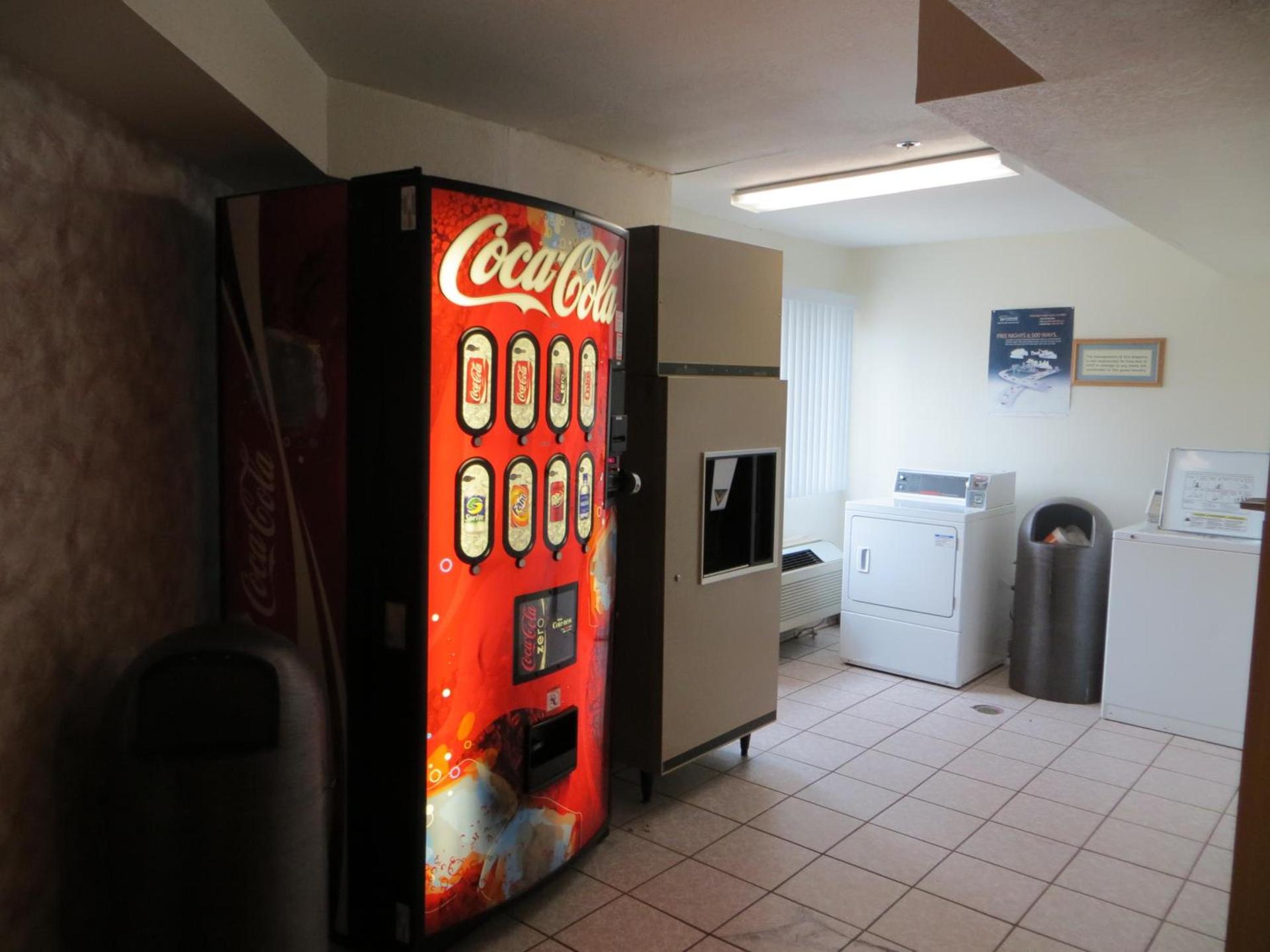 Super 8 by Wyndham Austin North/University Area photo 37