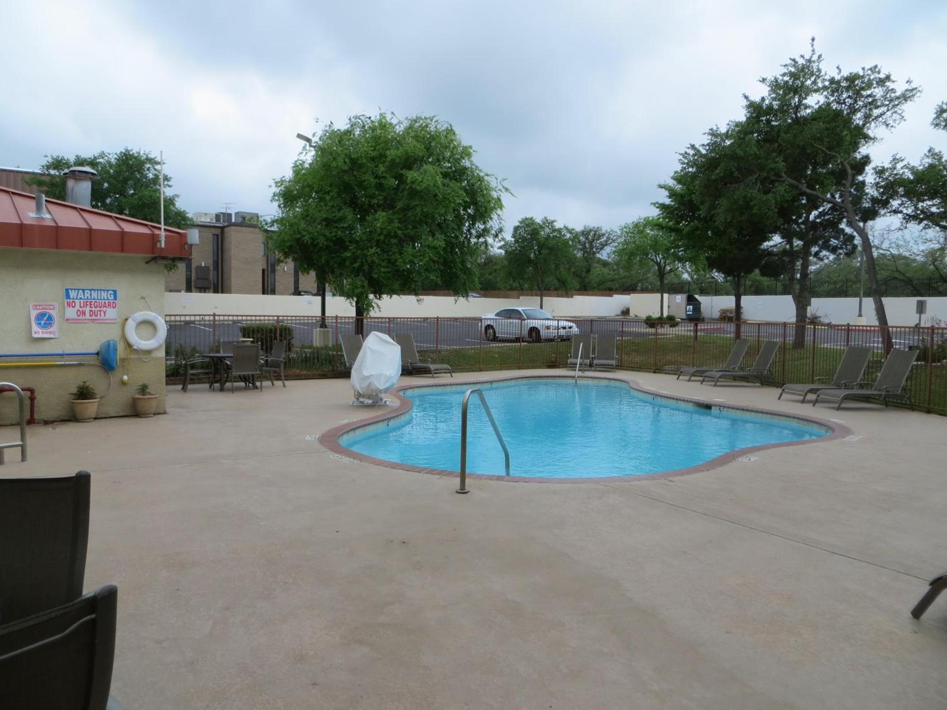 Super 8 by Wyndham Austin North/University Area photo 38