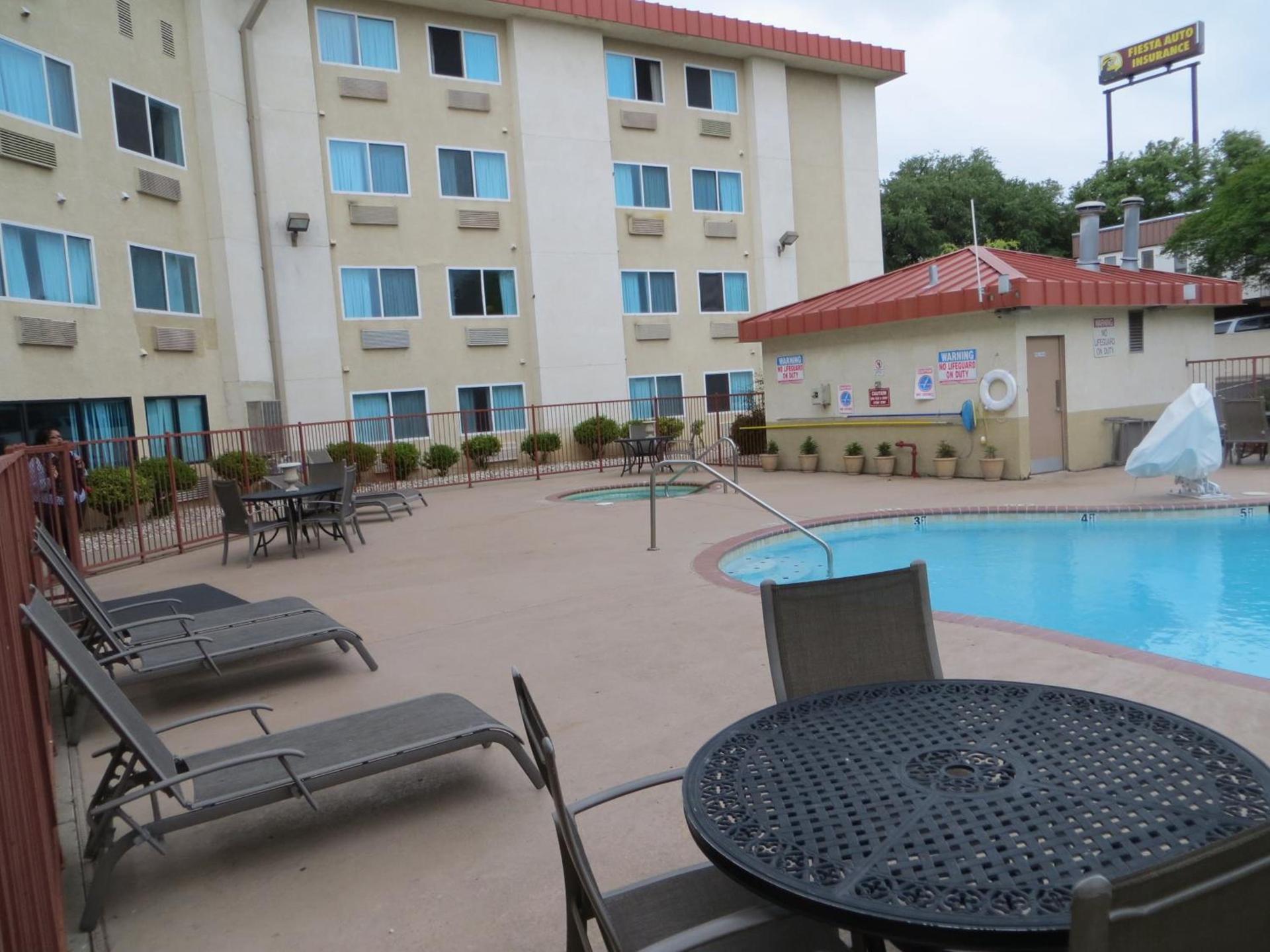 Super 8 by Wyndham Austin North/University Area photo 39