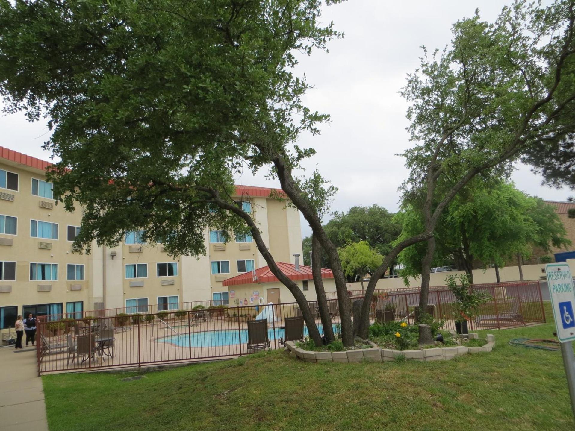 Super 8 by Wyndham Austin North/University Area photo 41
