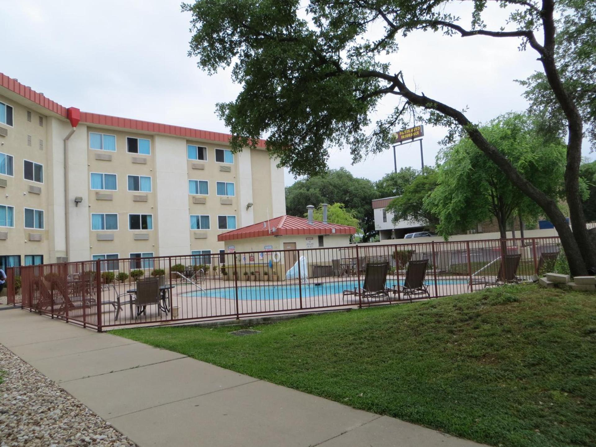 Super 8 by Wyndham Austin North/University Area photo 40
