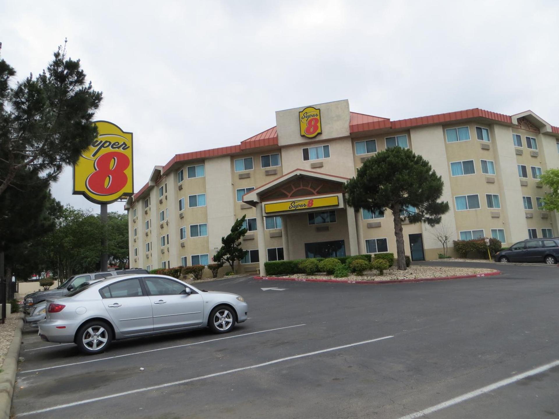 Super 8 by Wyndham Austin North/University Area photo 33