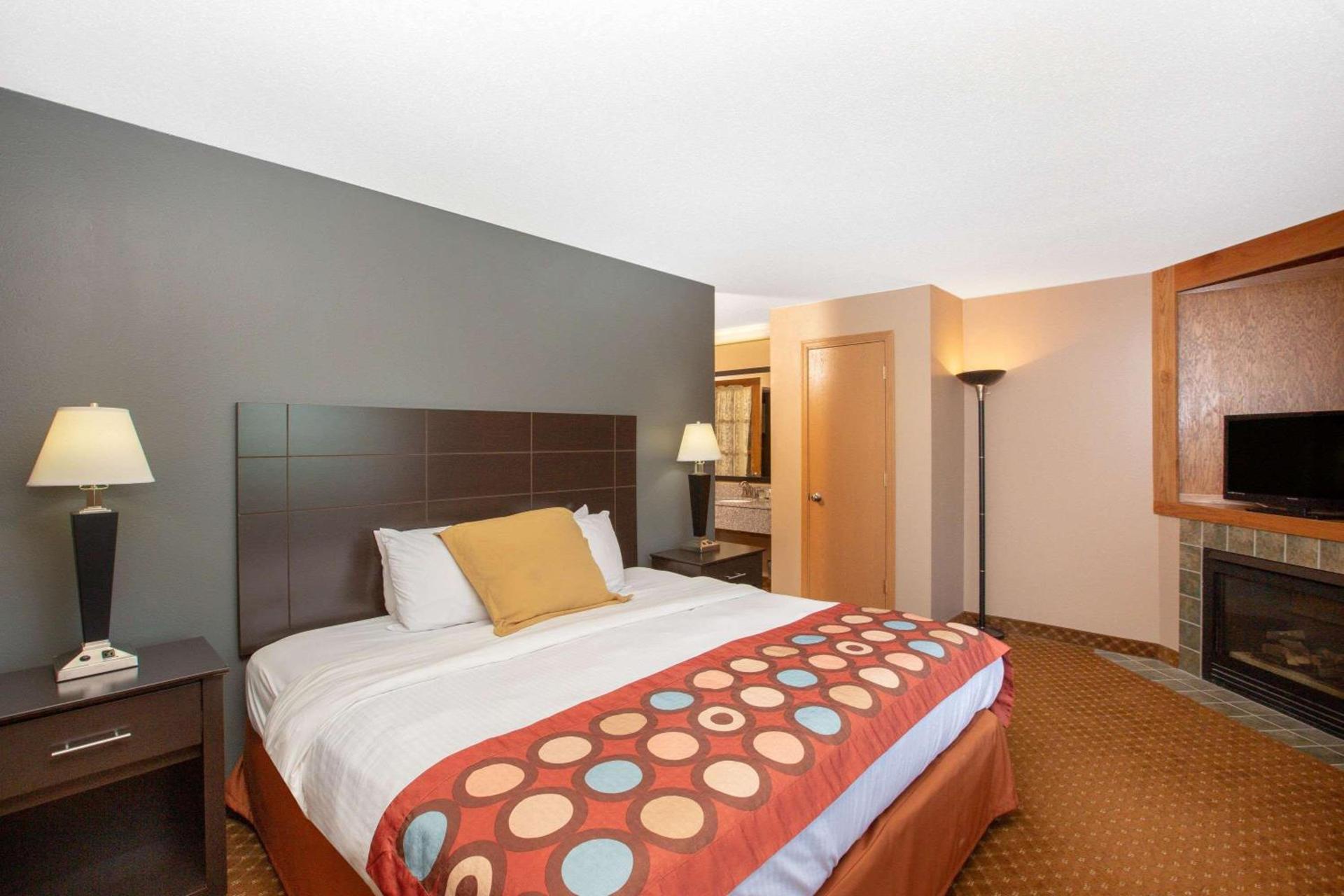 AmericInn by Wyndham Coralville photo 16