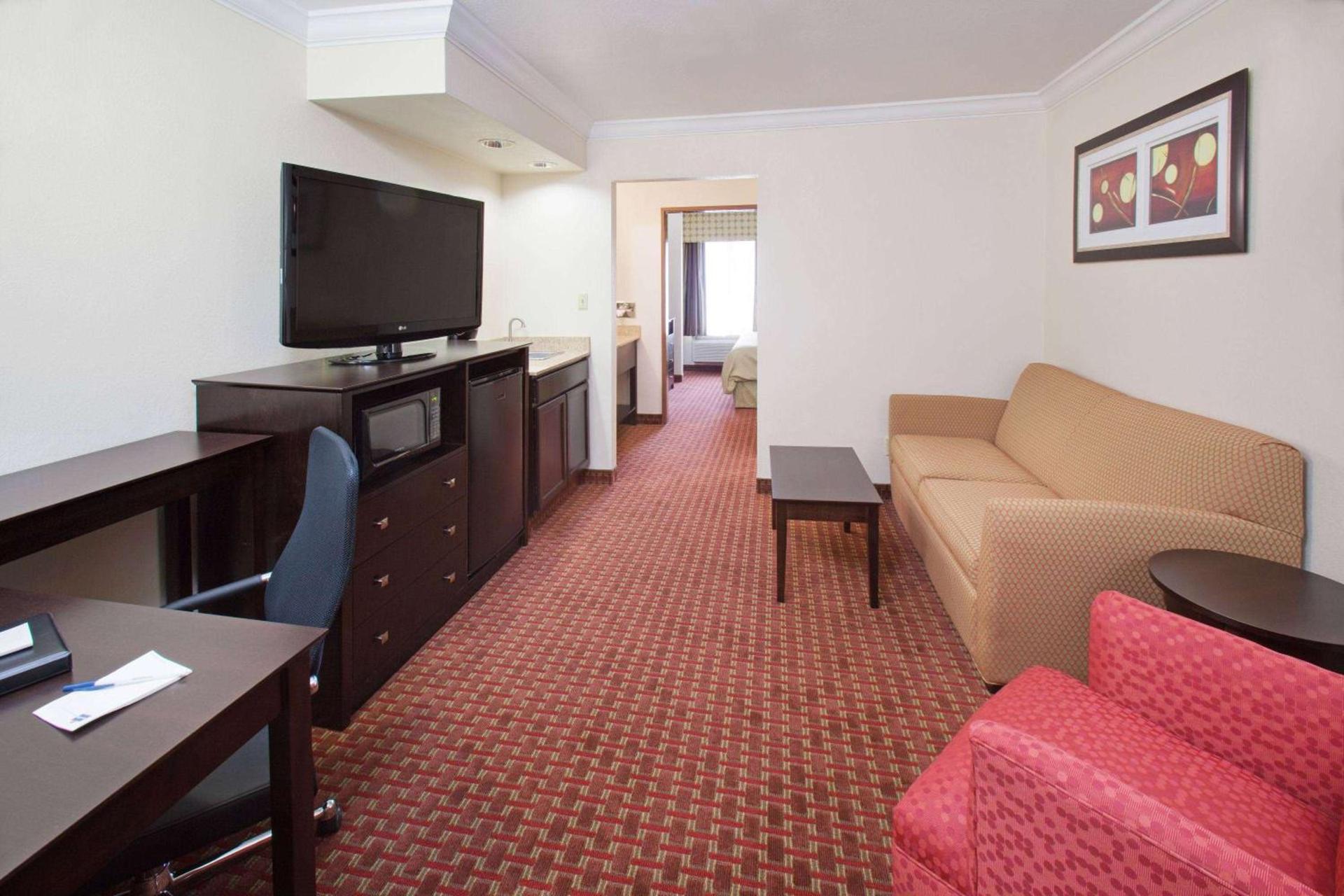 AmericInn by Wyndham Johnston Des Moines photo 14