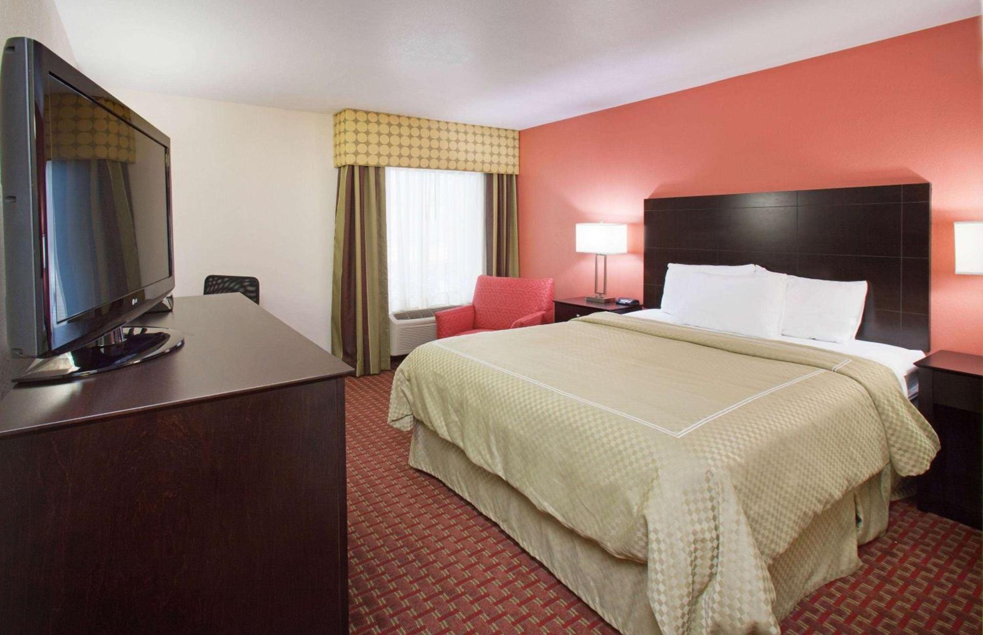 AmericInn by Wyndham Johnston Des Moines photo 10
