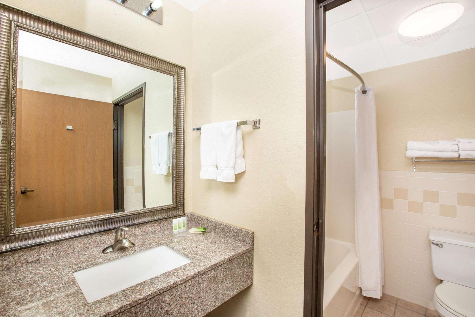 AmericInn by Wyndham Lincoln North photo 33